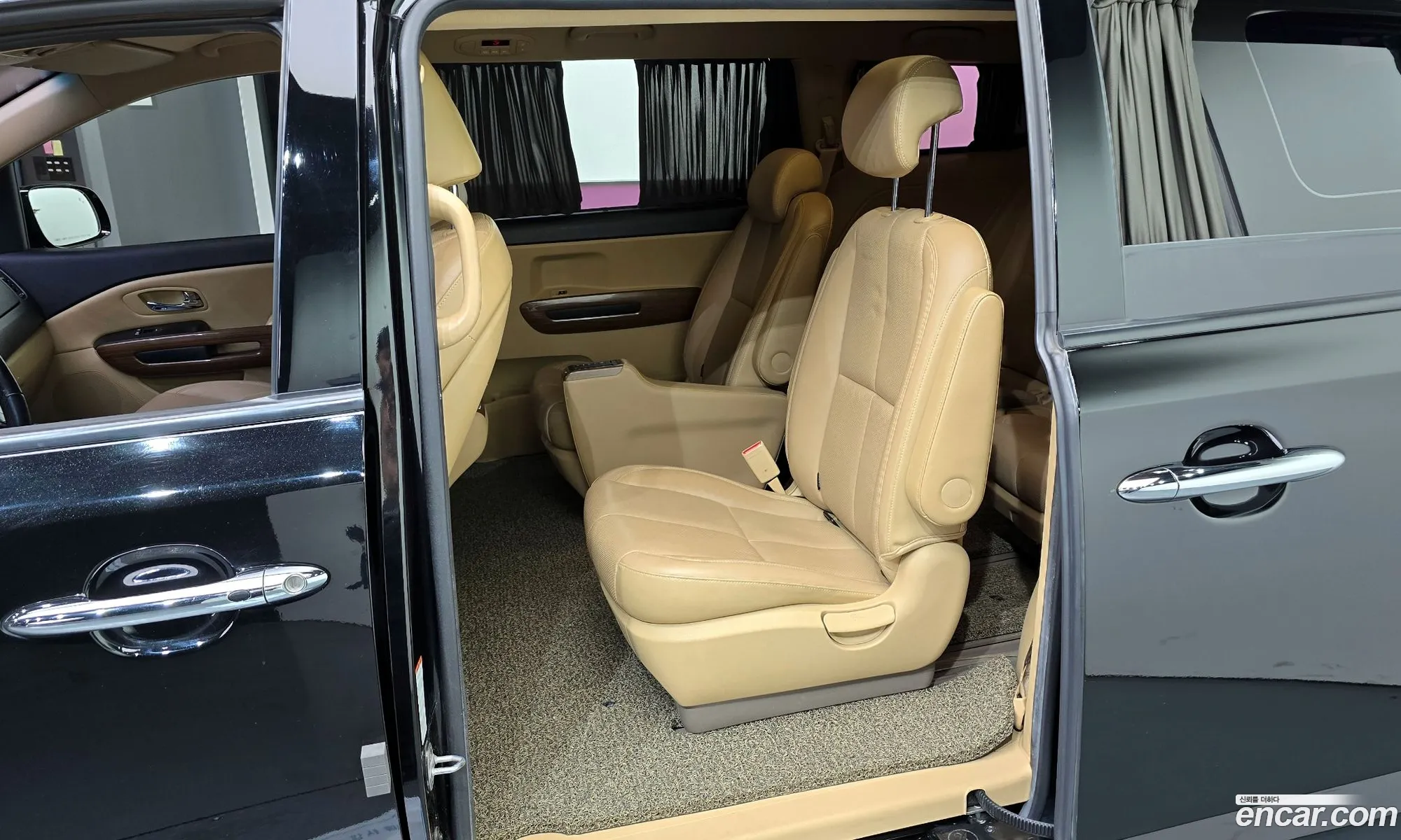 Kia Carnival 2018 KNAME81ABJS443674 — 30