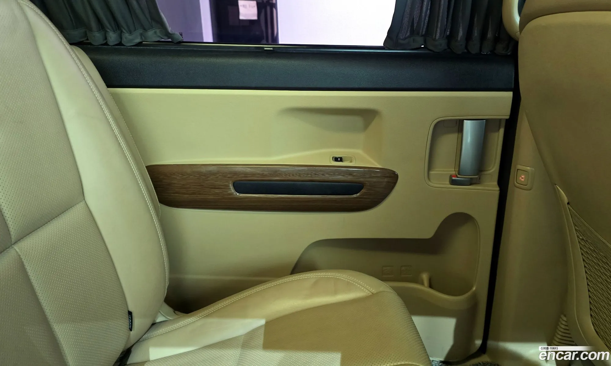 Kia Carnival 2018 KNAME81ABJS443674 — 13