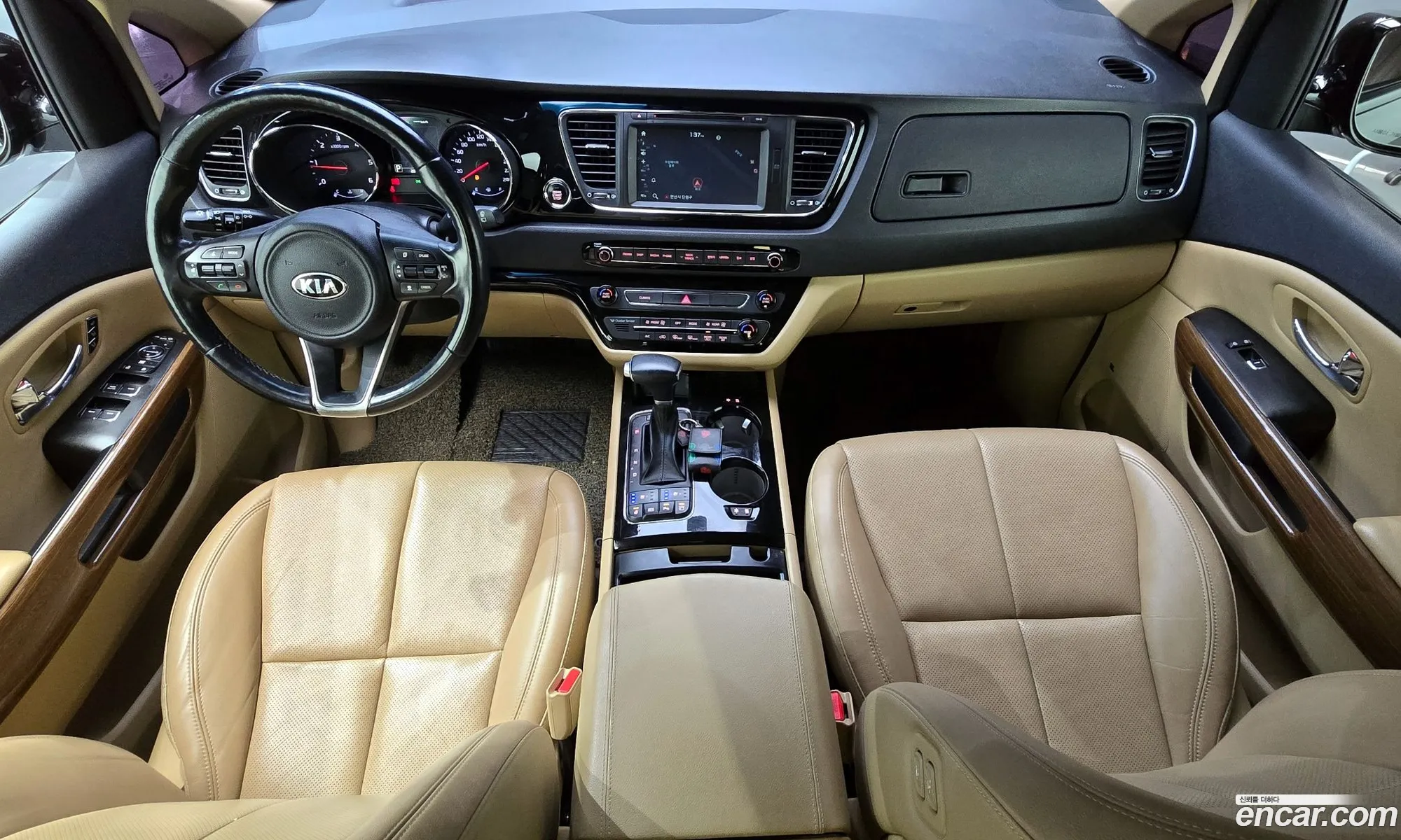 Kia Carnival 2018 KNAME81ABJS443674 — 26