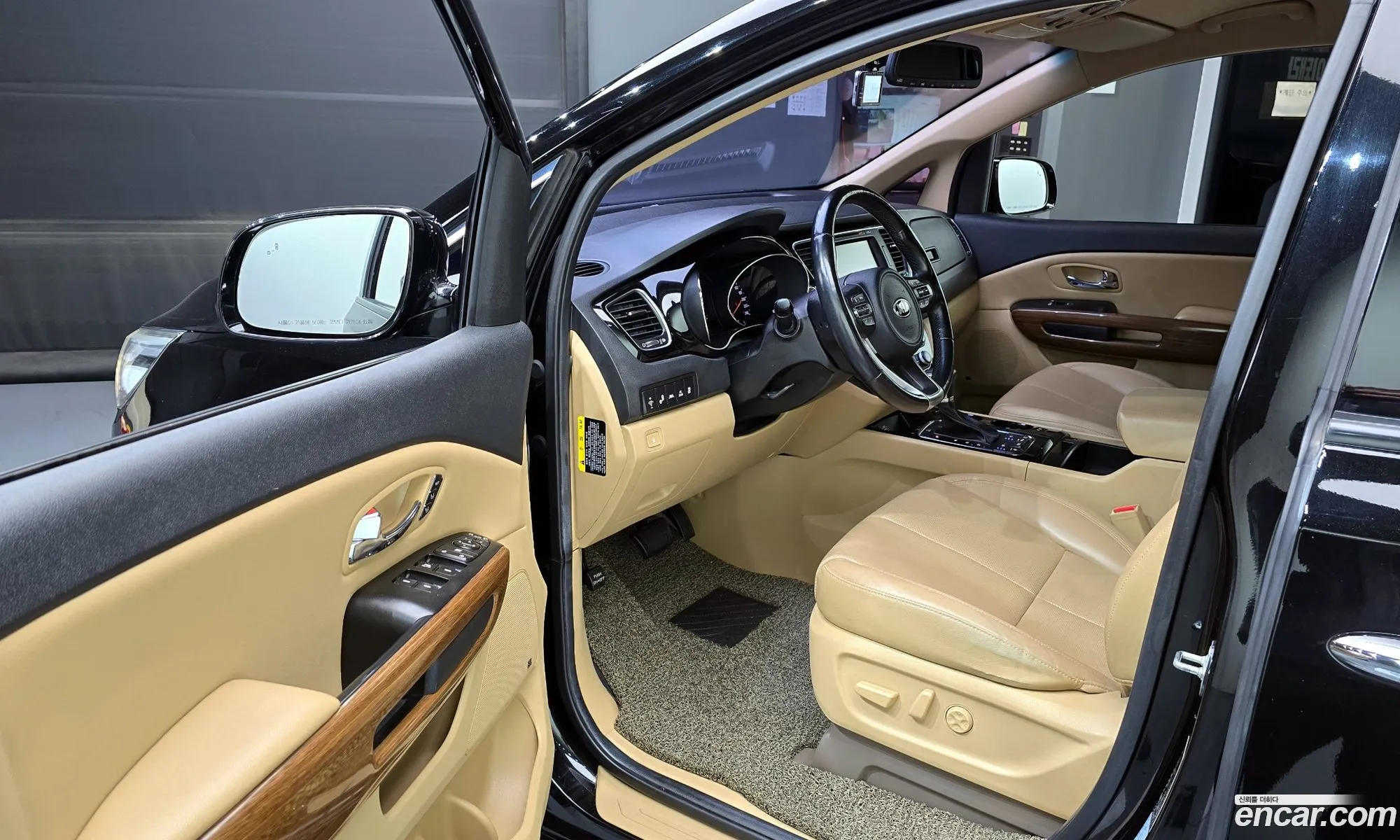Kia Carnival 2018 KNAME81ABJS443674 — 5