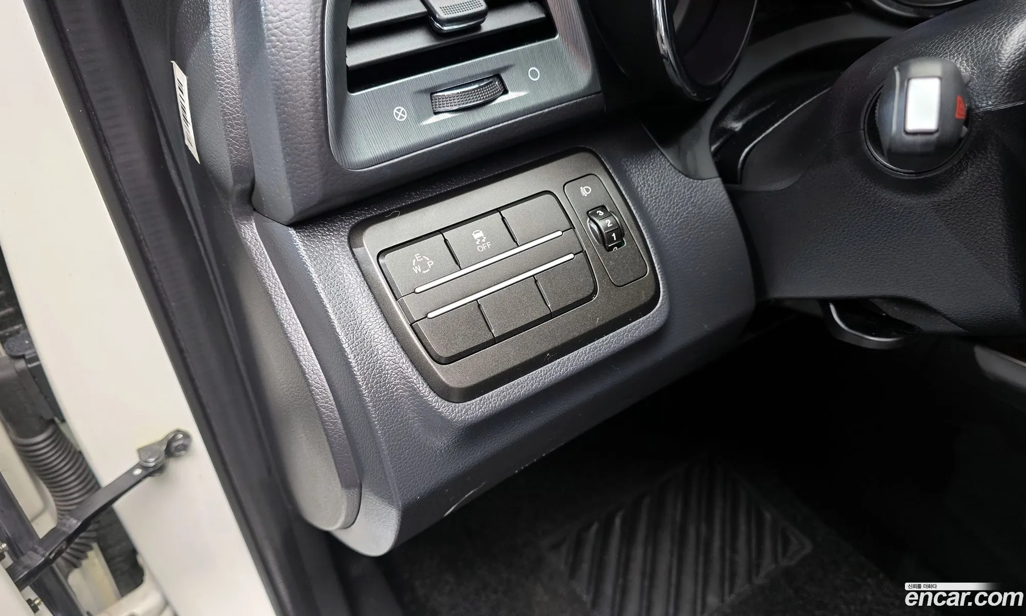 KG Mobility (SsangYong) Tivoli Armour 2018 KPBXH3AP1JP232302 — 4