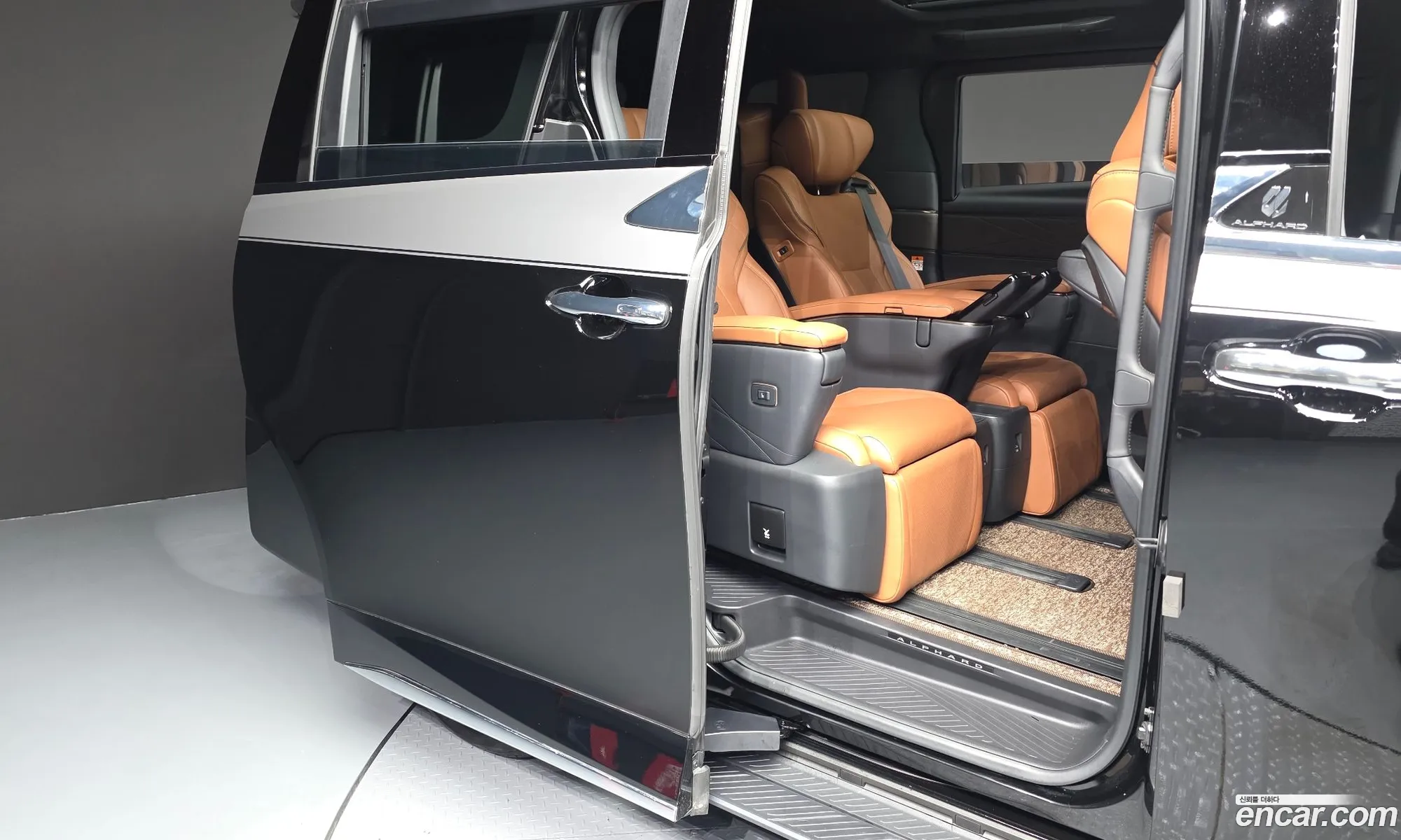 Toyota Alphard 2025 — 23
