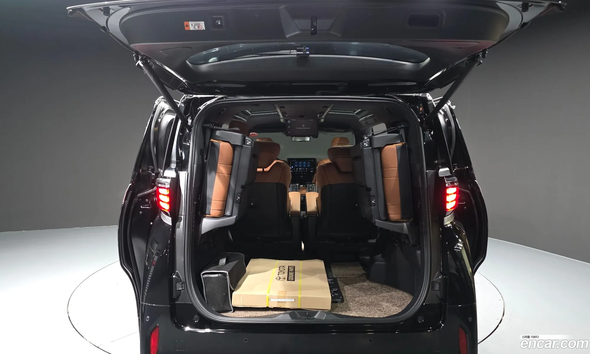 Toyota Alphard 2025 — 37