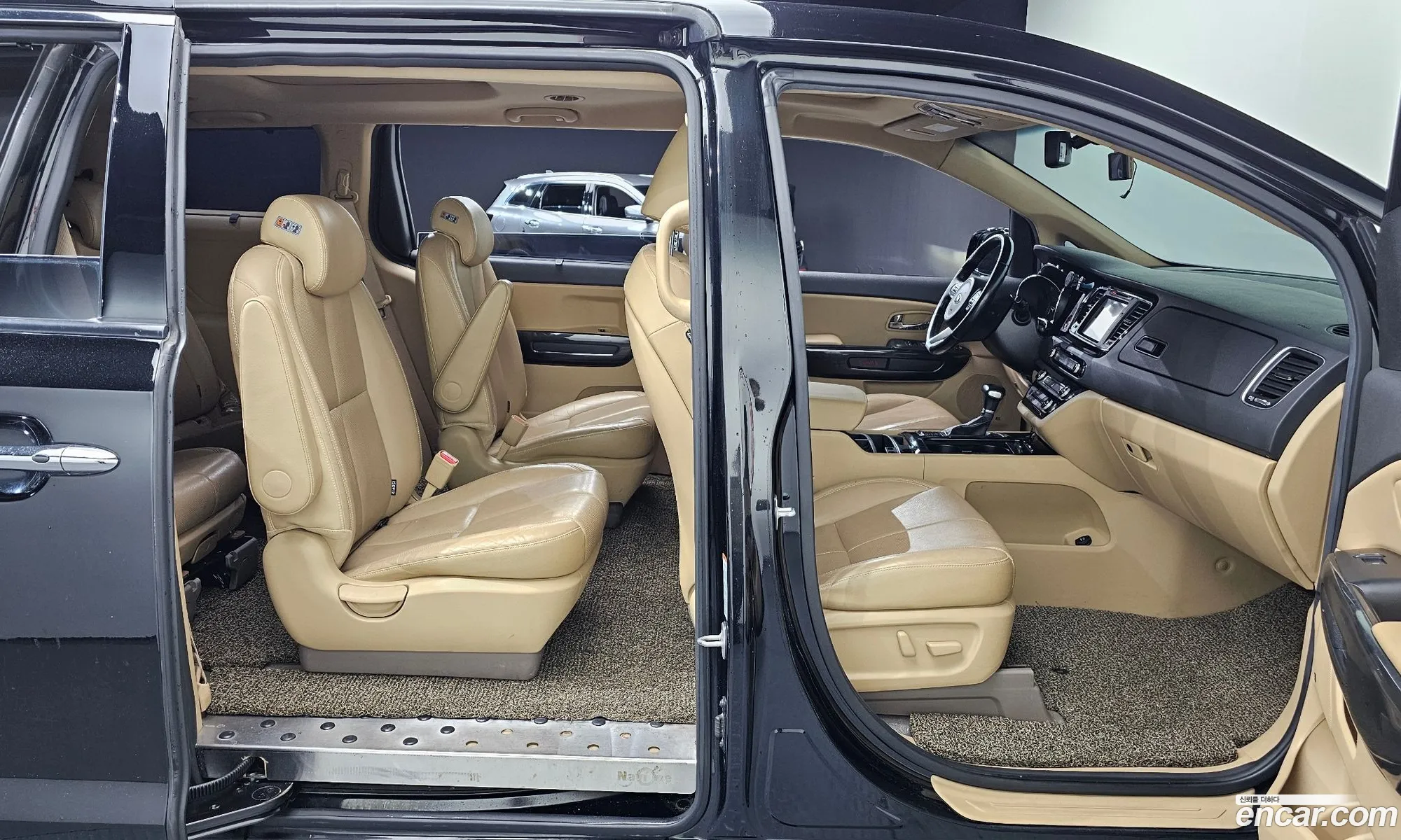 Kia Carnival 2016 KNAME81ABHS266796 — 7