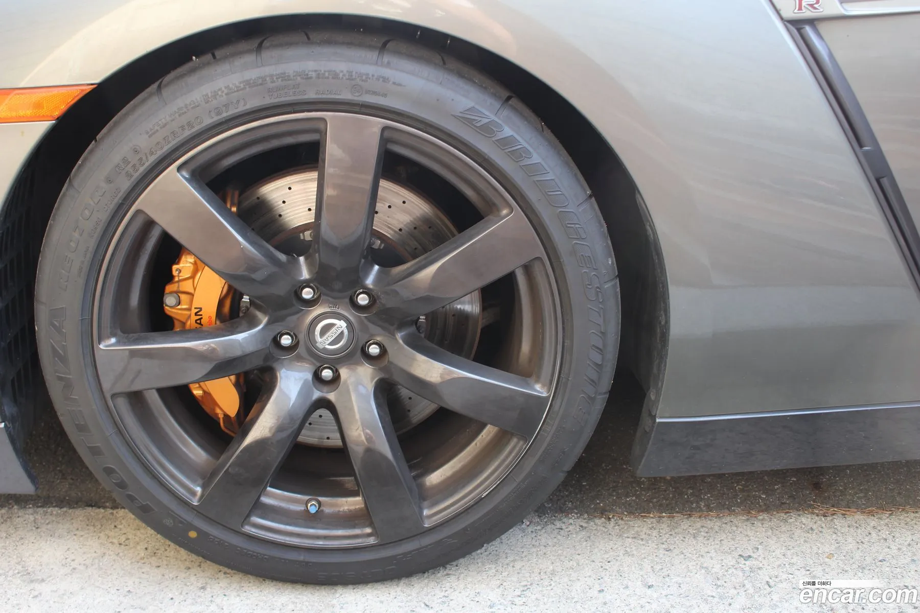 Nissan GT-R 2010 — 11