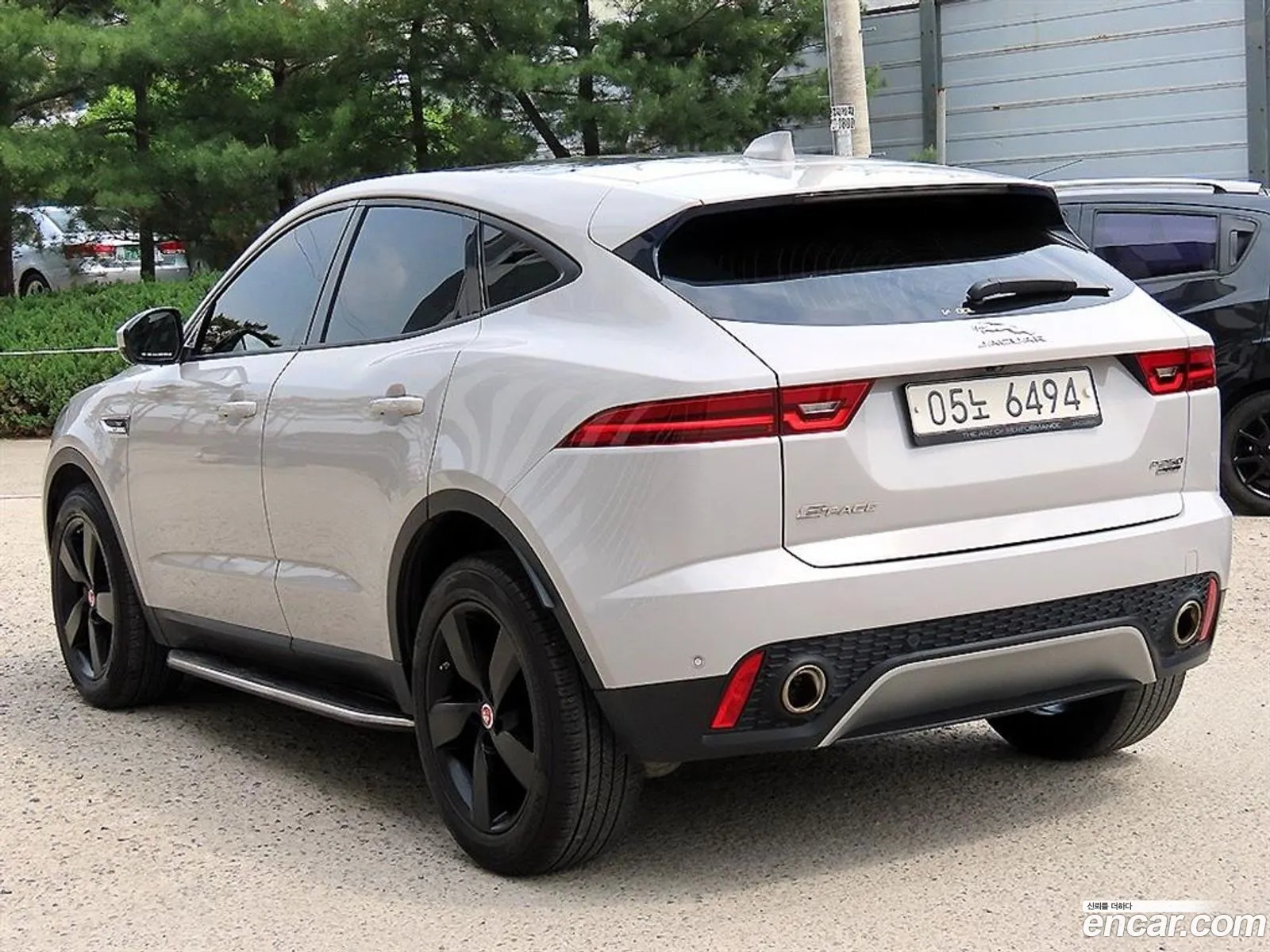 Jaguar E-Pace 2018 — 18
