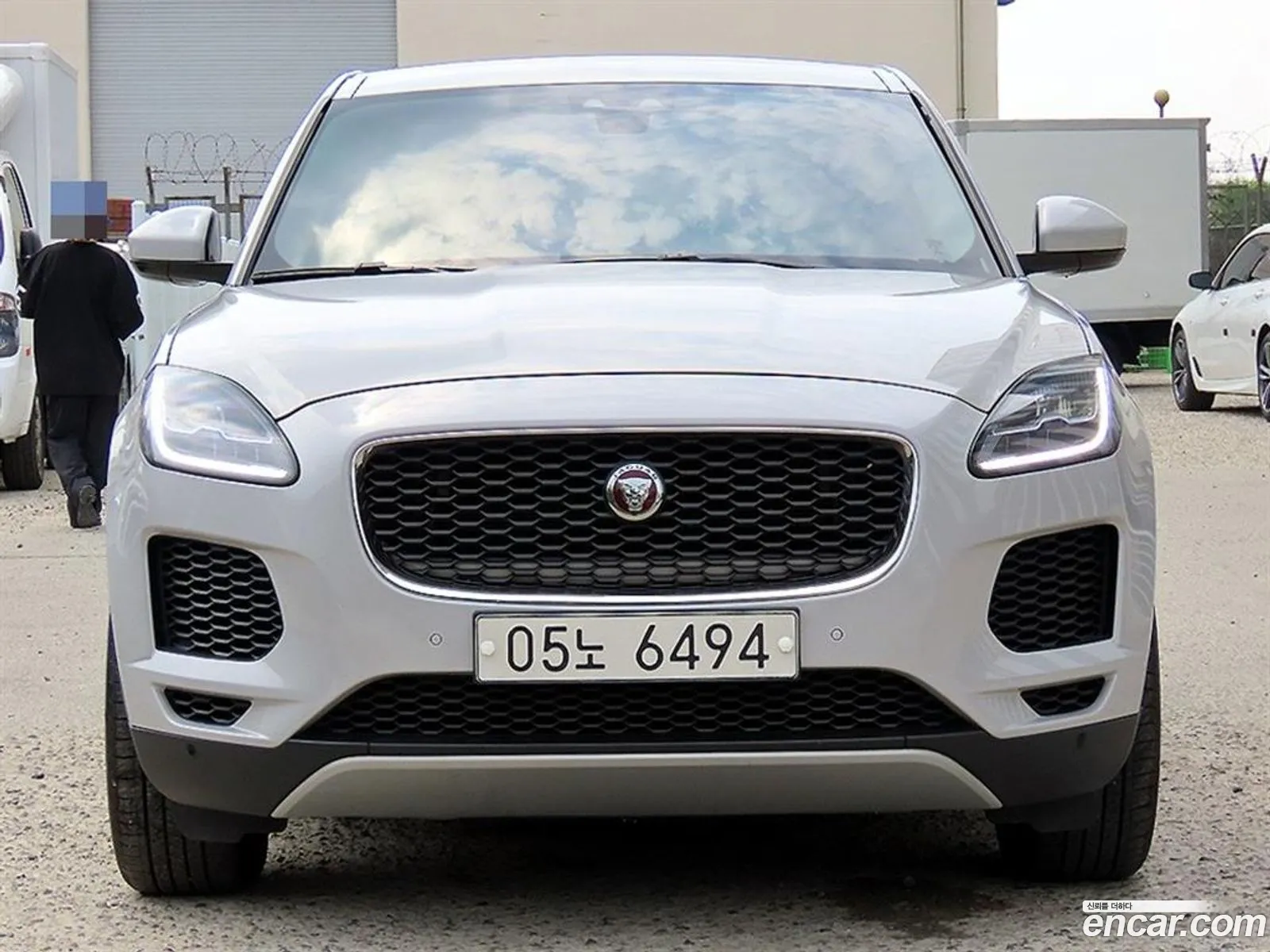 Jaguar E-Pace 2018 — 17