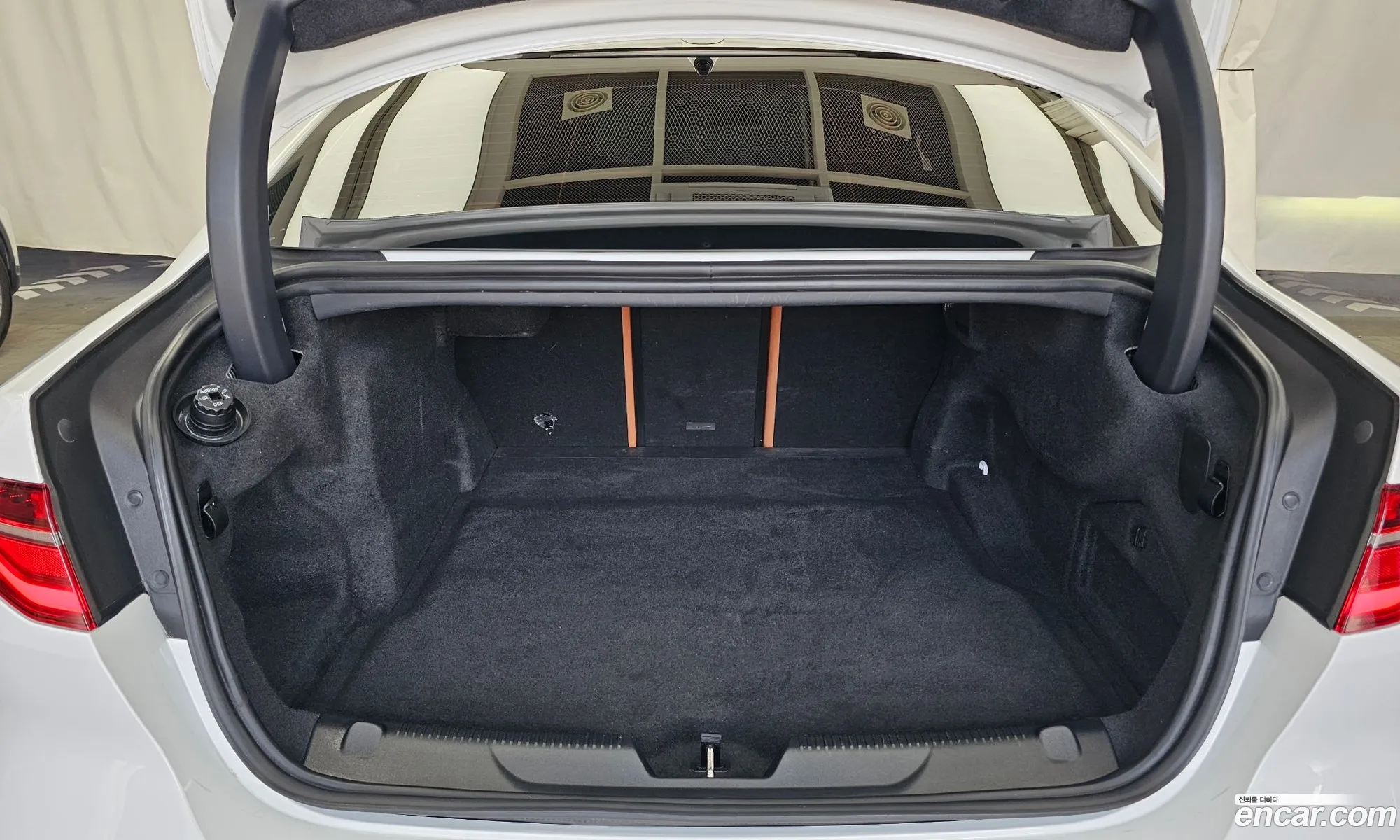 Jaguar XE 2020 SAJAB4BN5LCP64946 — 9