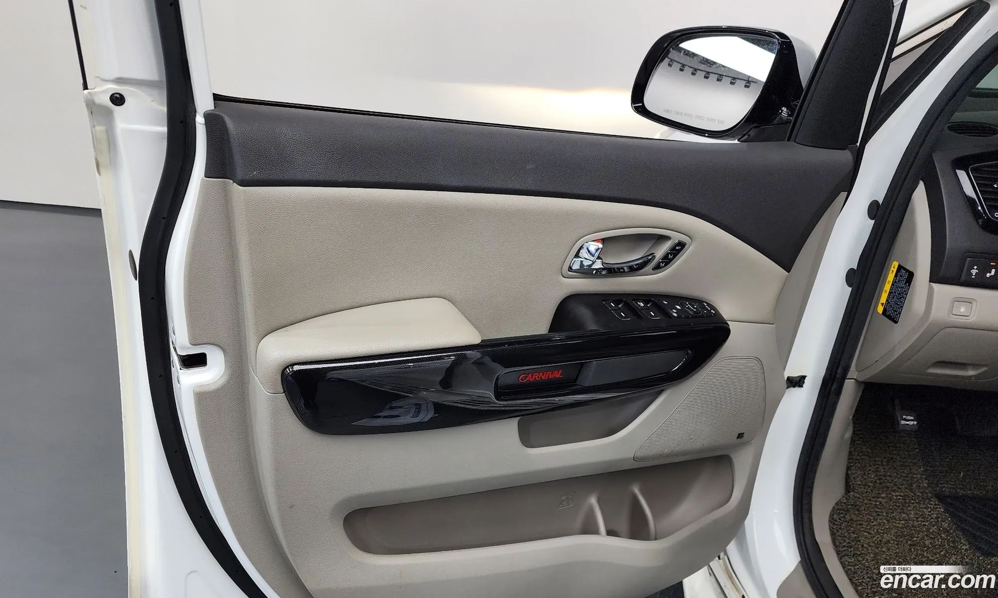 Kia Carnival 2017 KNAME81ABJS412283 — 5