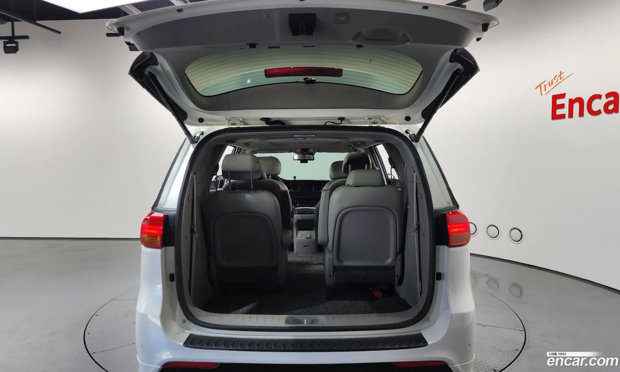 Kia Carnival 2017 KNAME81ABJS412283 — 24