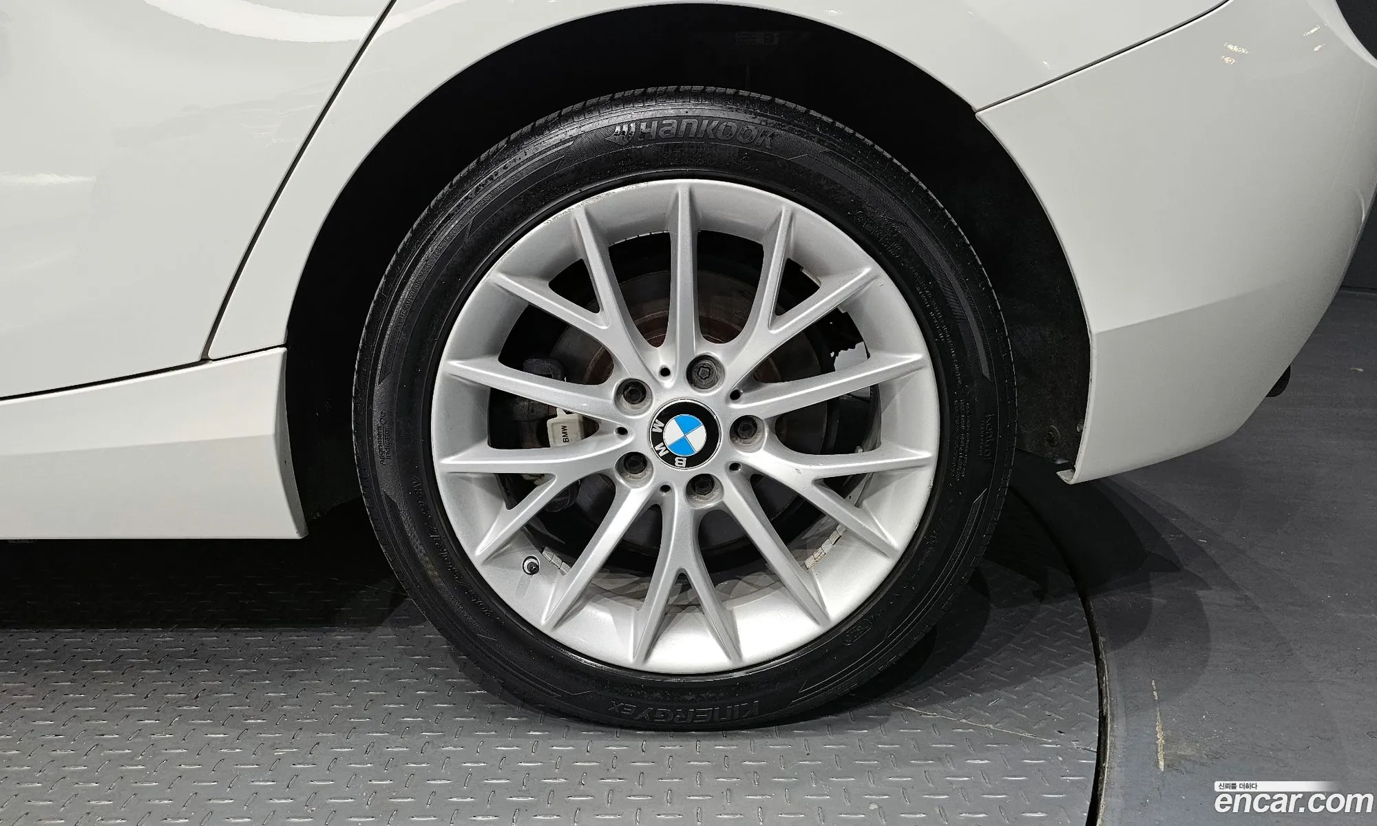 BMW 1 Series 2014 WBA1C1106FJ835990 — 30