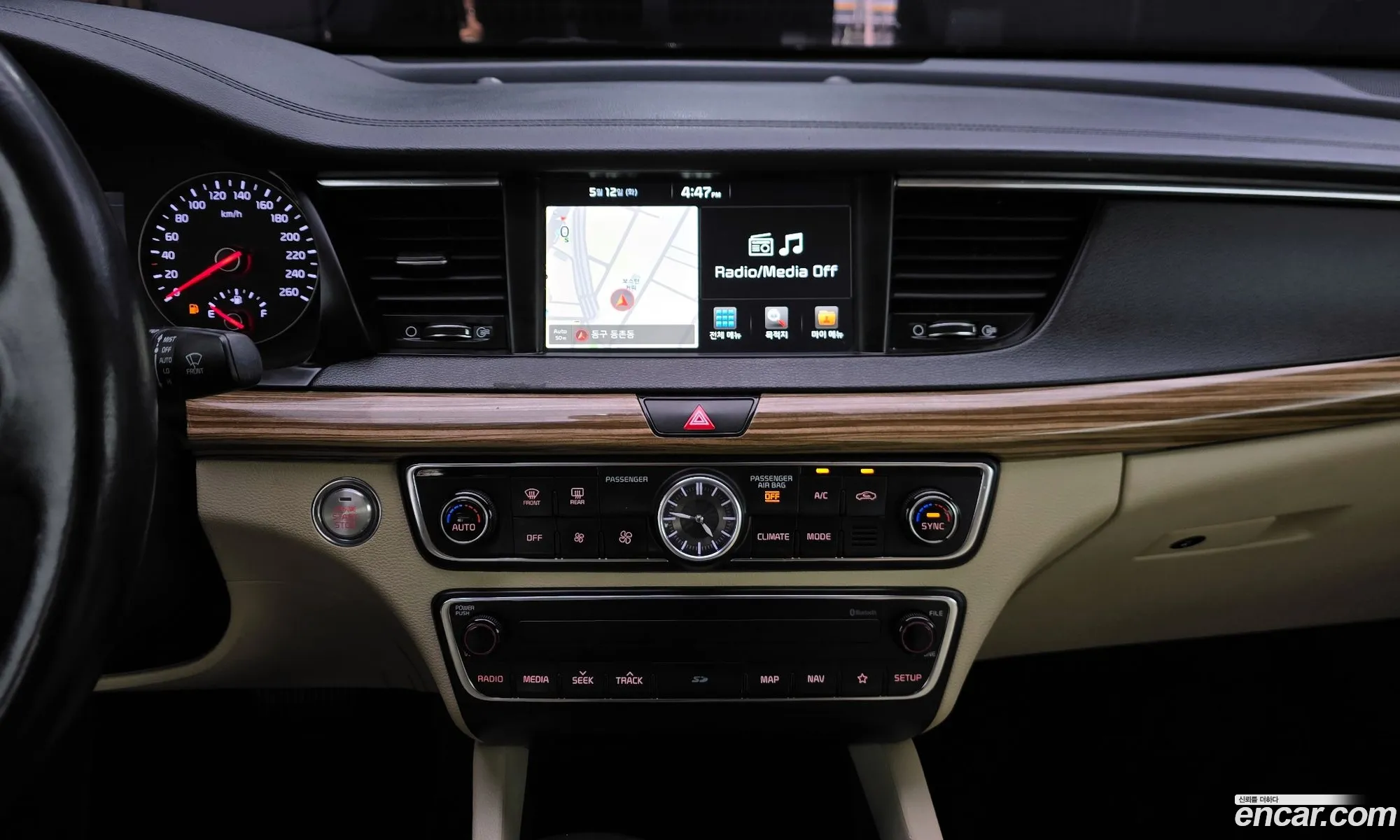 Kia K7 2017 KNALB415BHA075926 — 15