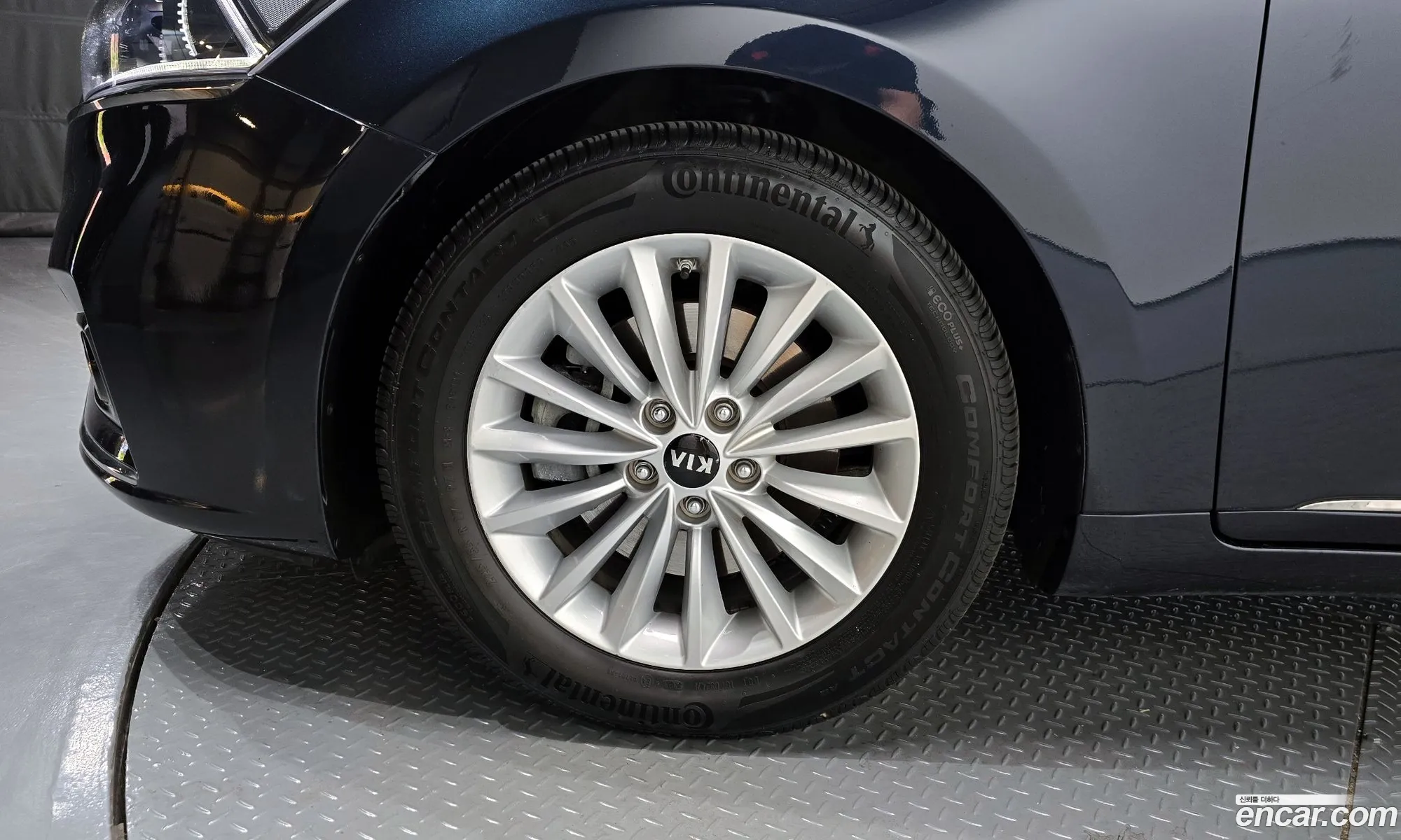 Kia K7 2017 KNALB415BHA075926 — 19