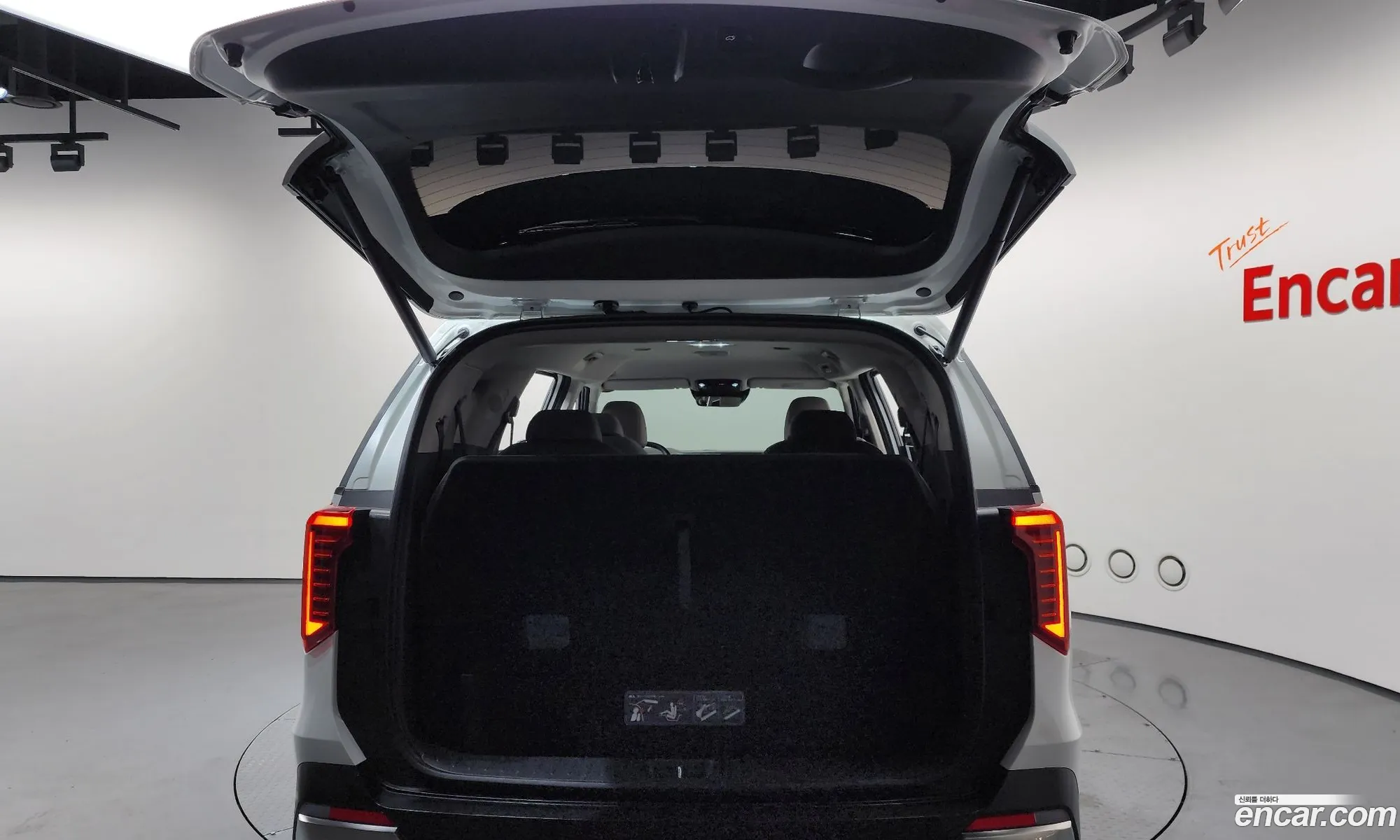 Kia Carnival 2025 KNANE81BBSS547330 — 18