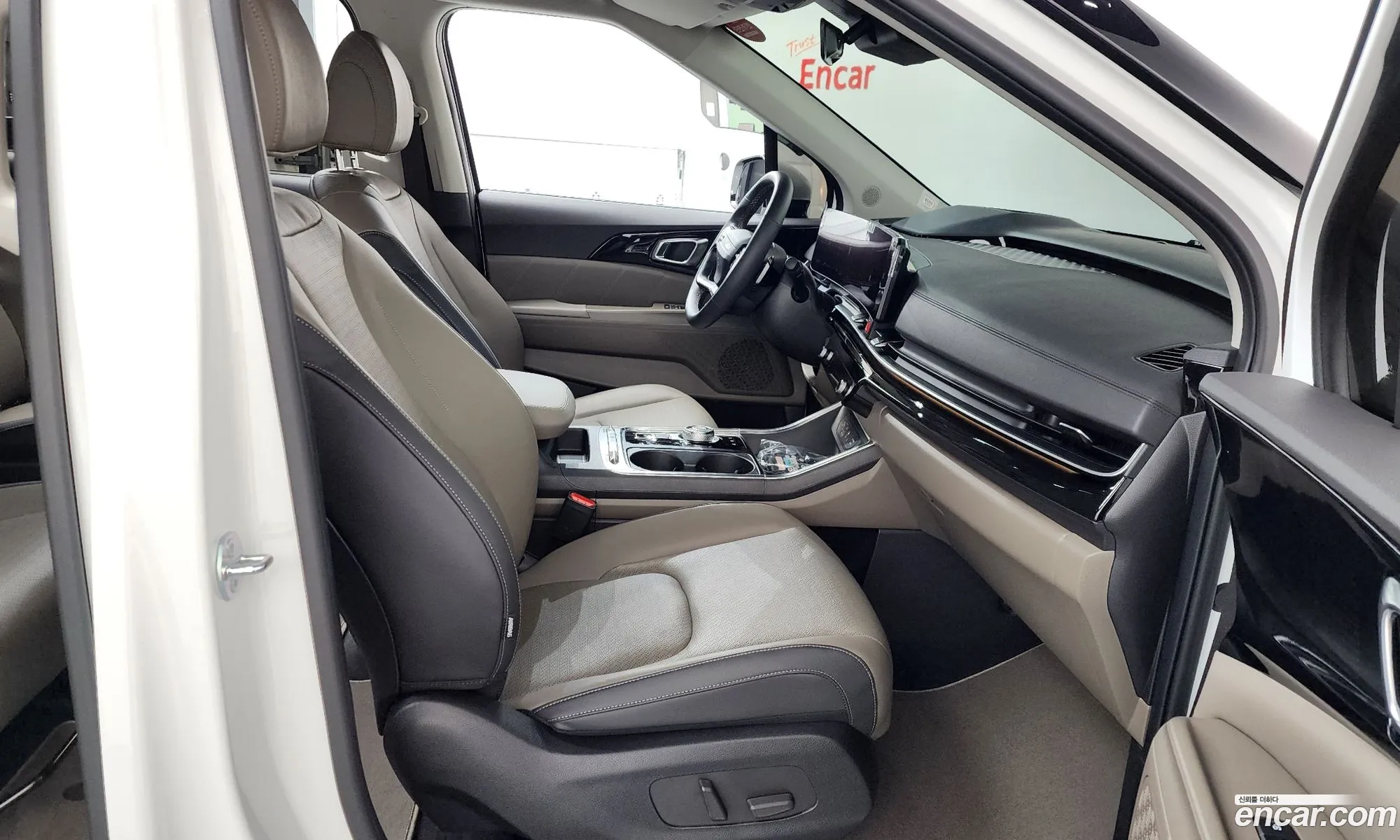 Kia Carnival 2025 KNANE81BBSS547330 — 4
