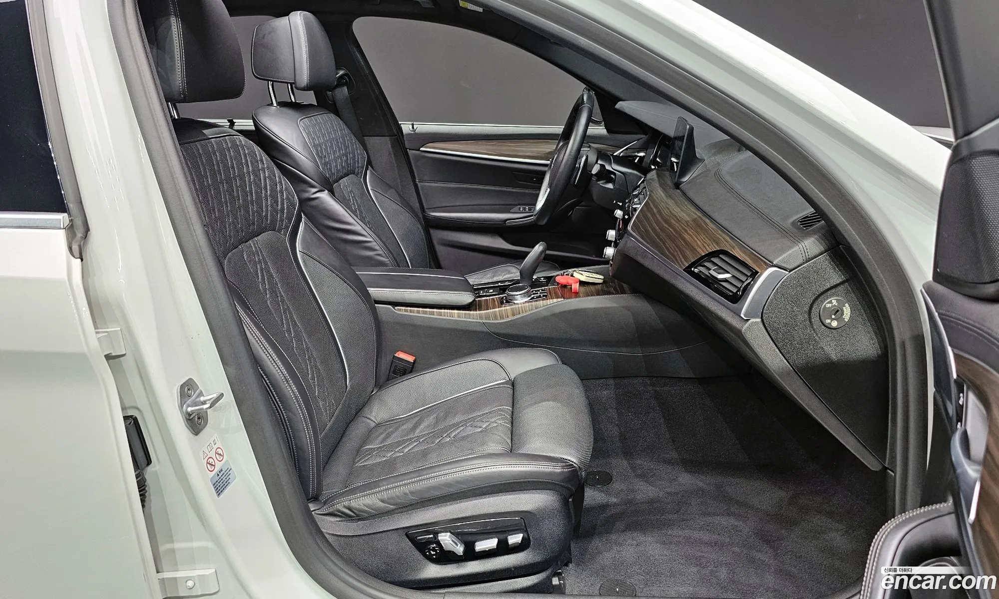 BMW 5 Series 2018 — 32