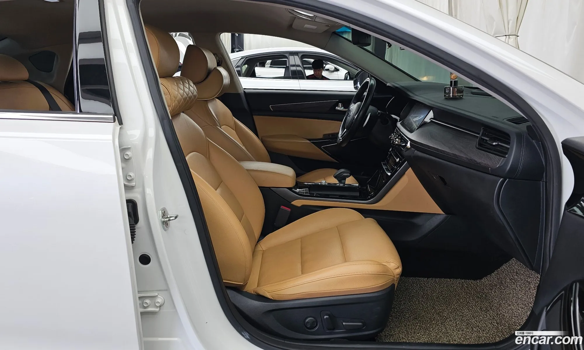 Kia K7 Premier 2019 — 32
