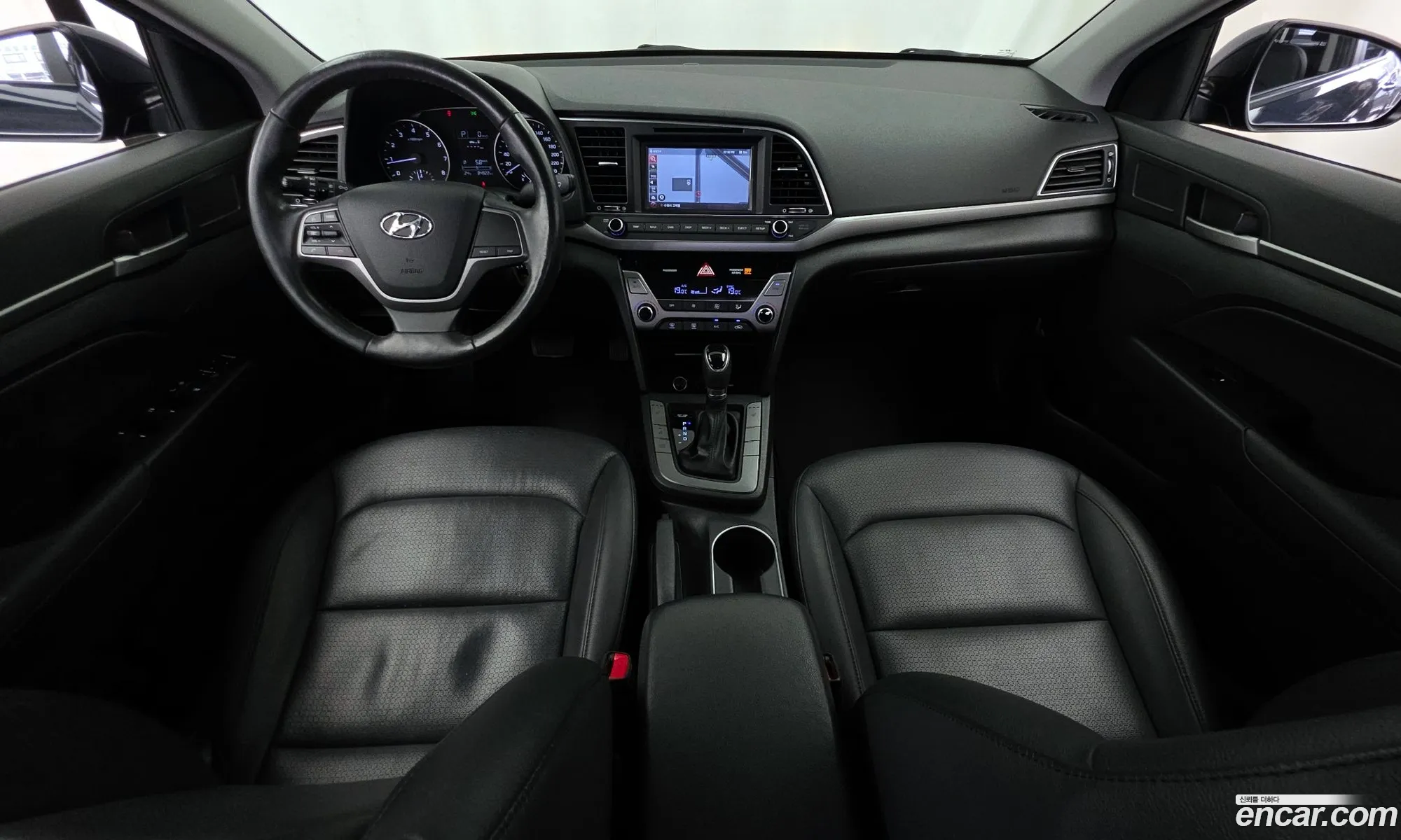 Hyundai Elantra AD 2016 — 27
