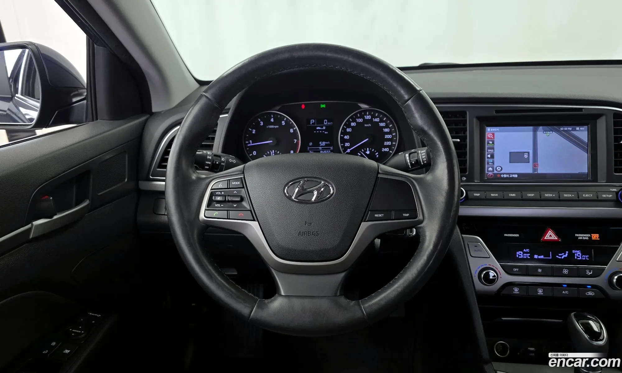 Hyundai Elantra AD 2016 — 18