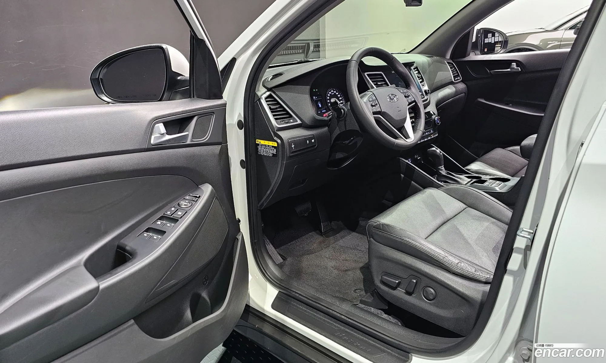 Hyundai Tucson 2017 KMHJ381ABJU565281 — 4