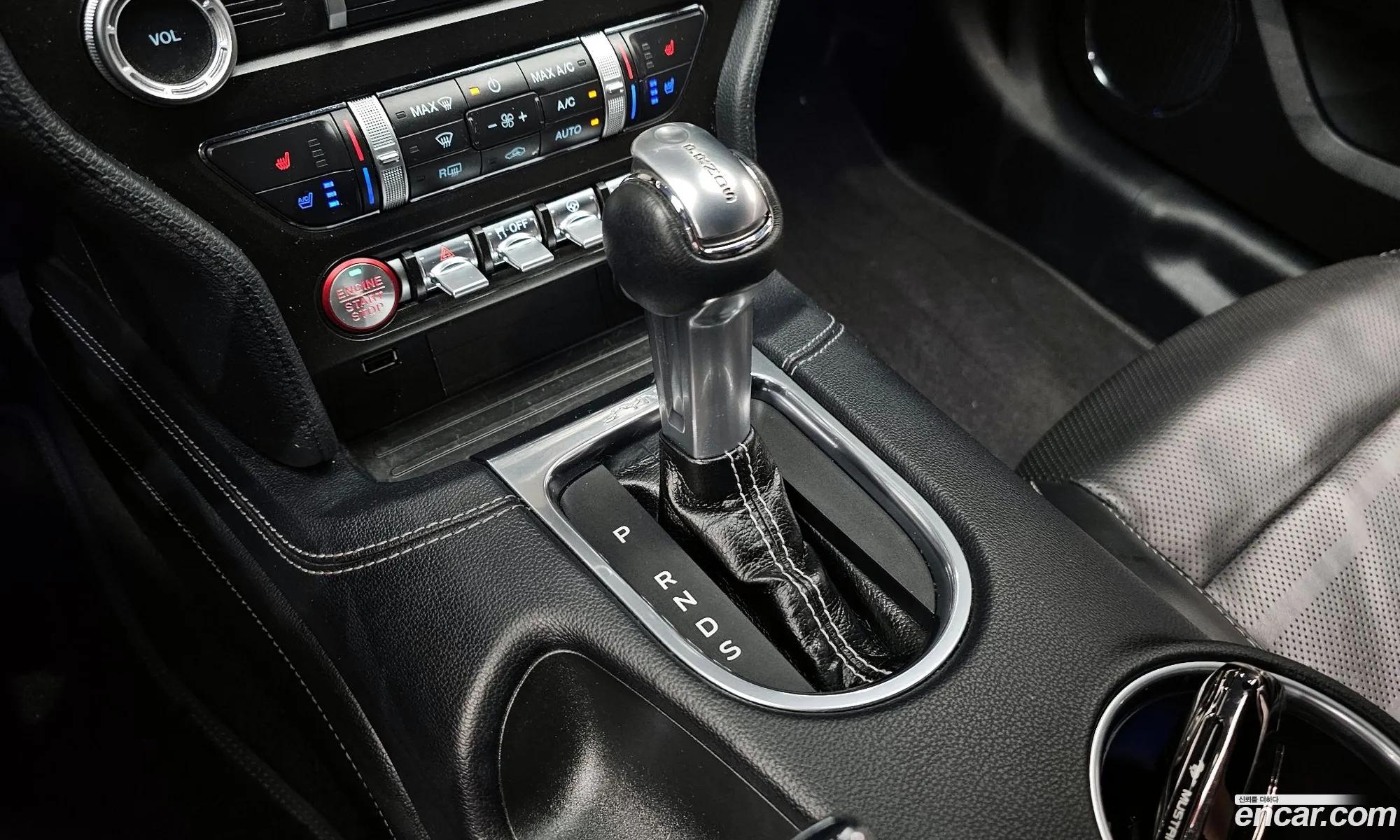 Ford Mustang 2020 — 17