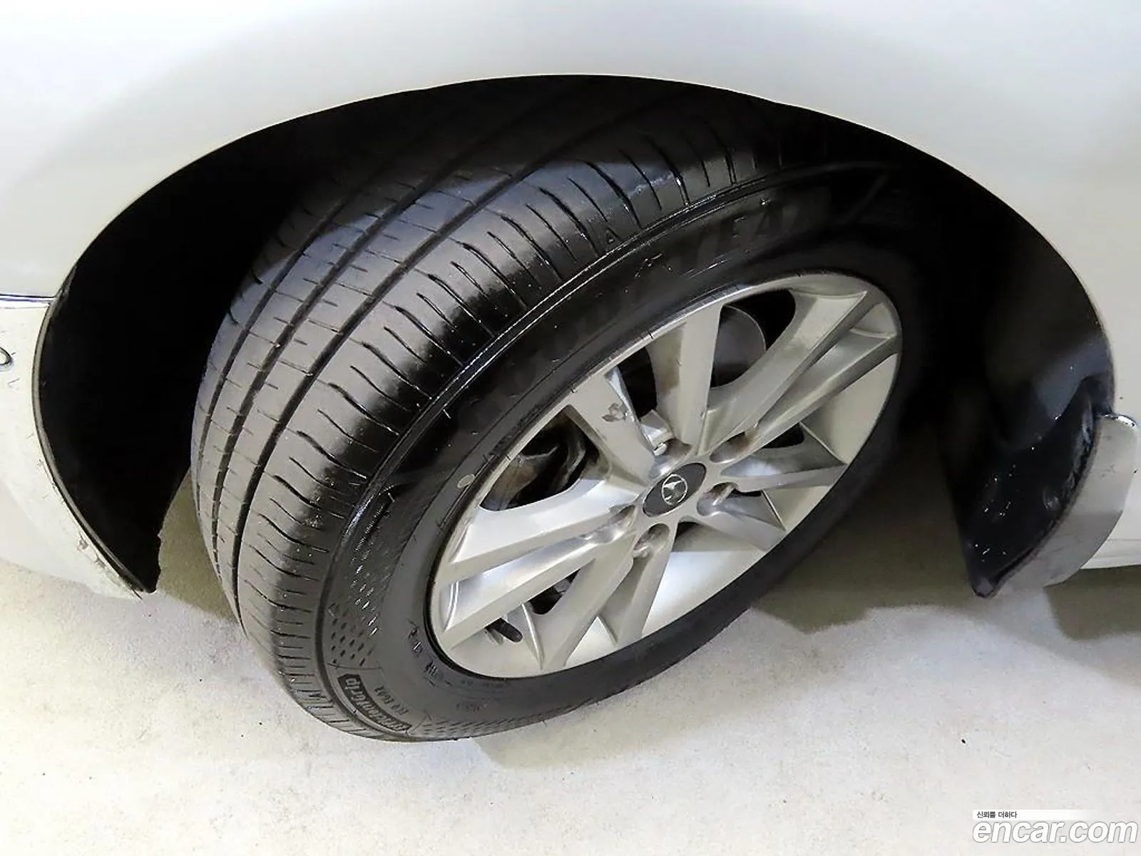 Hyundai LF Sonata 2018 — 12