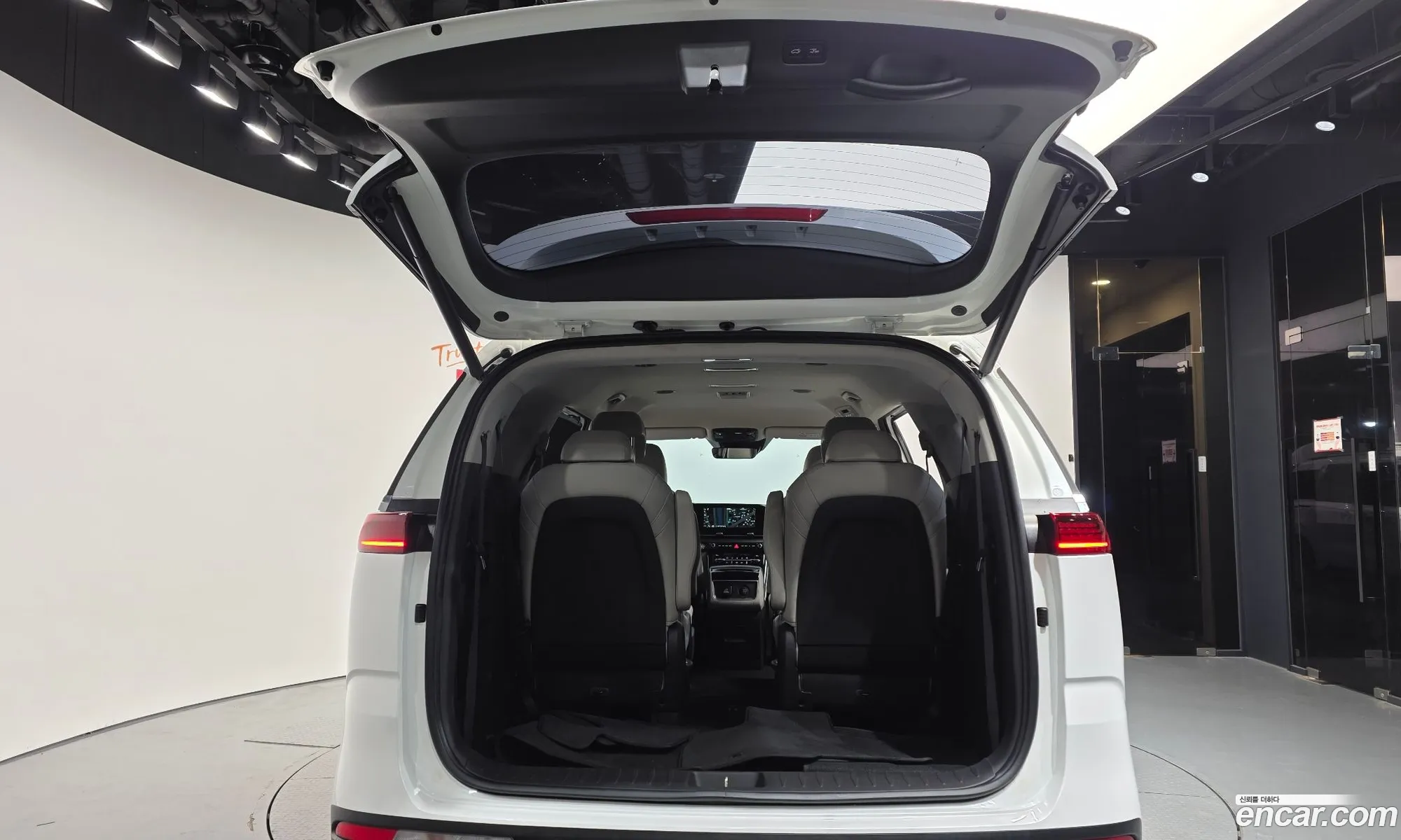 Kia Carnival 2020 KNANE81BBMS001229 — 10