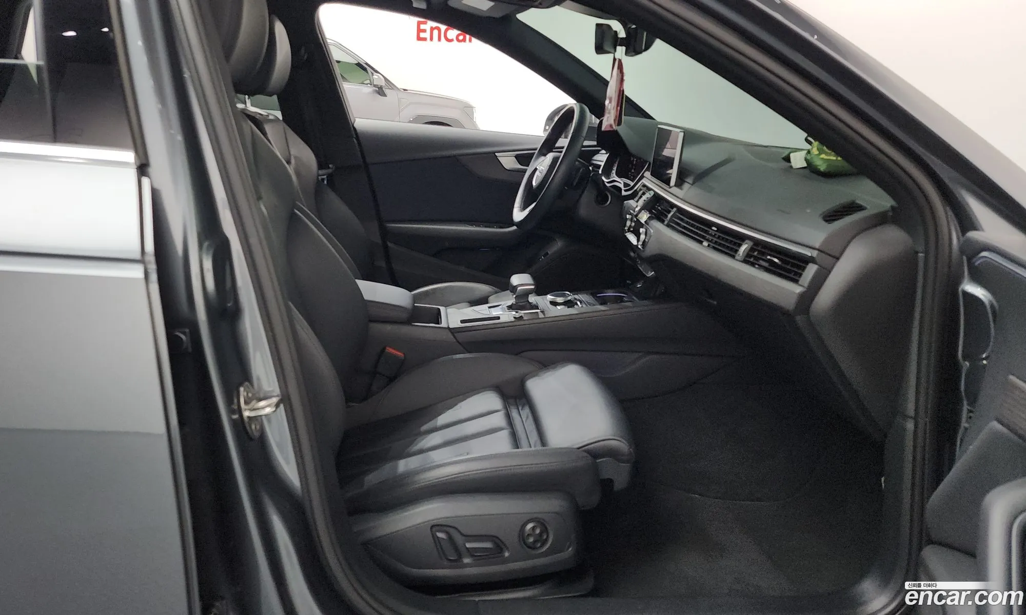 Audi A4 2019 WAUZZZF44KA123807 — 36