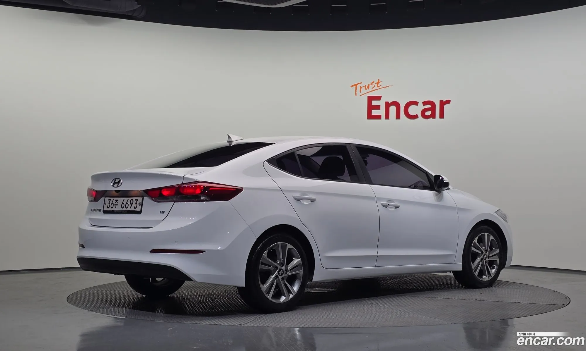 Hyundai Elantra AD 2017 KMHD641DBJU571464 — 17