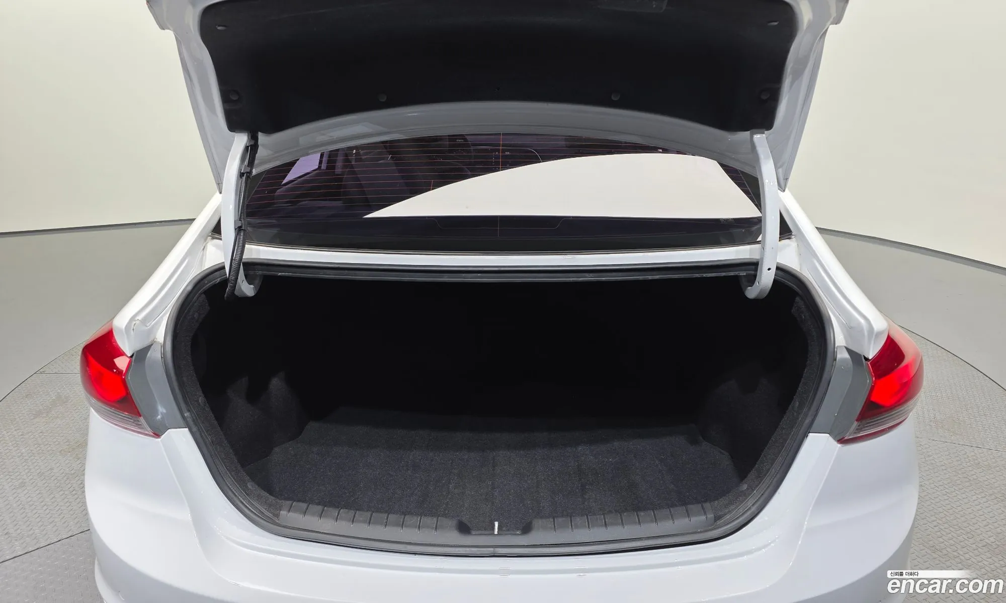Hyundai Elantra AD 2017 KMHD641DBJU571464 — 19