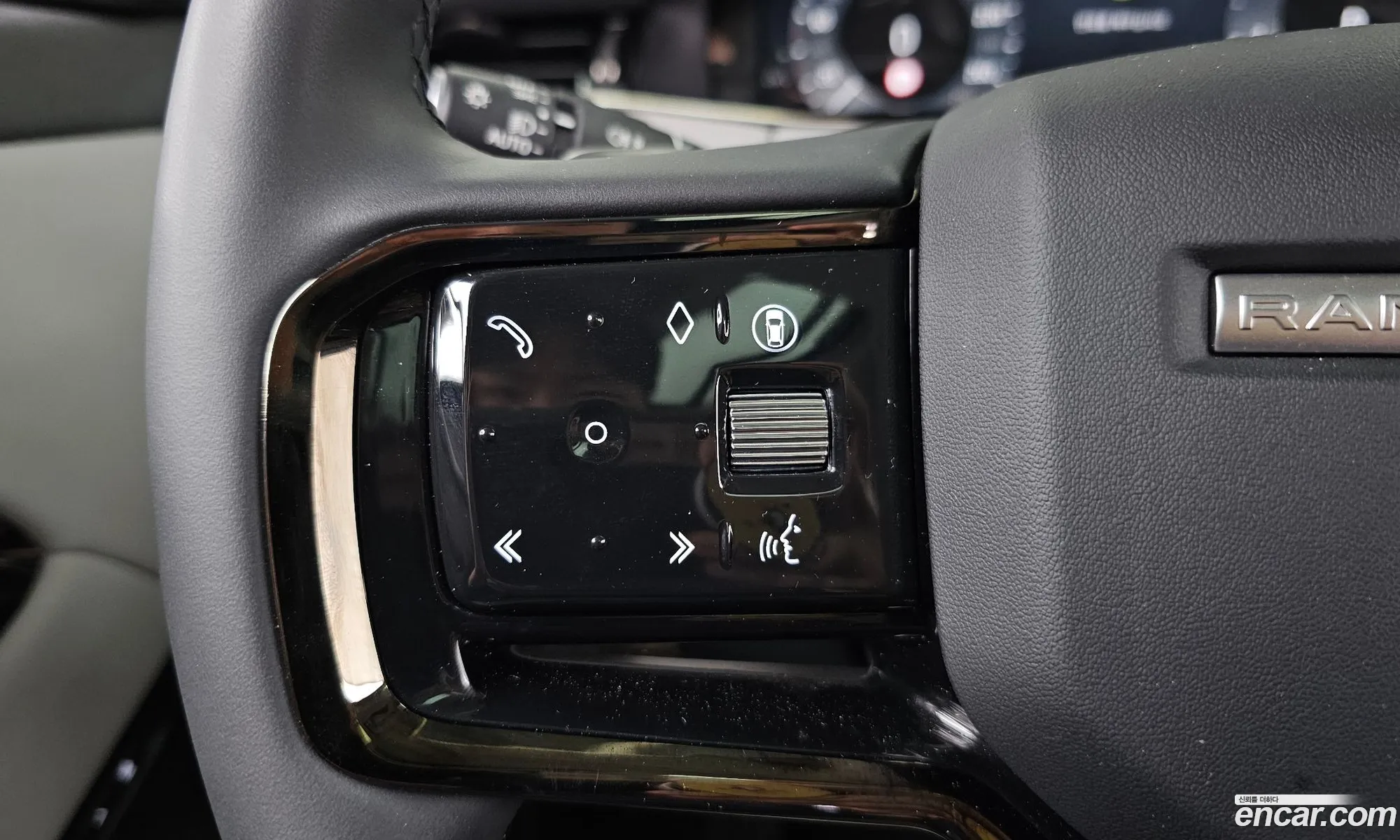 Land Rover Range Rover Evoque 2024 — 12