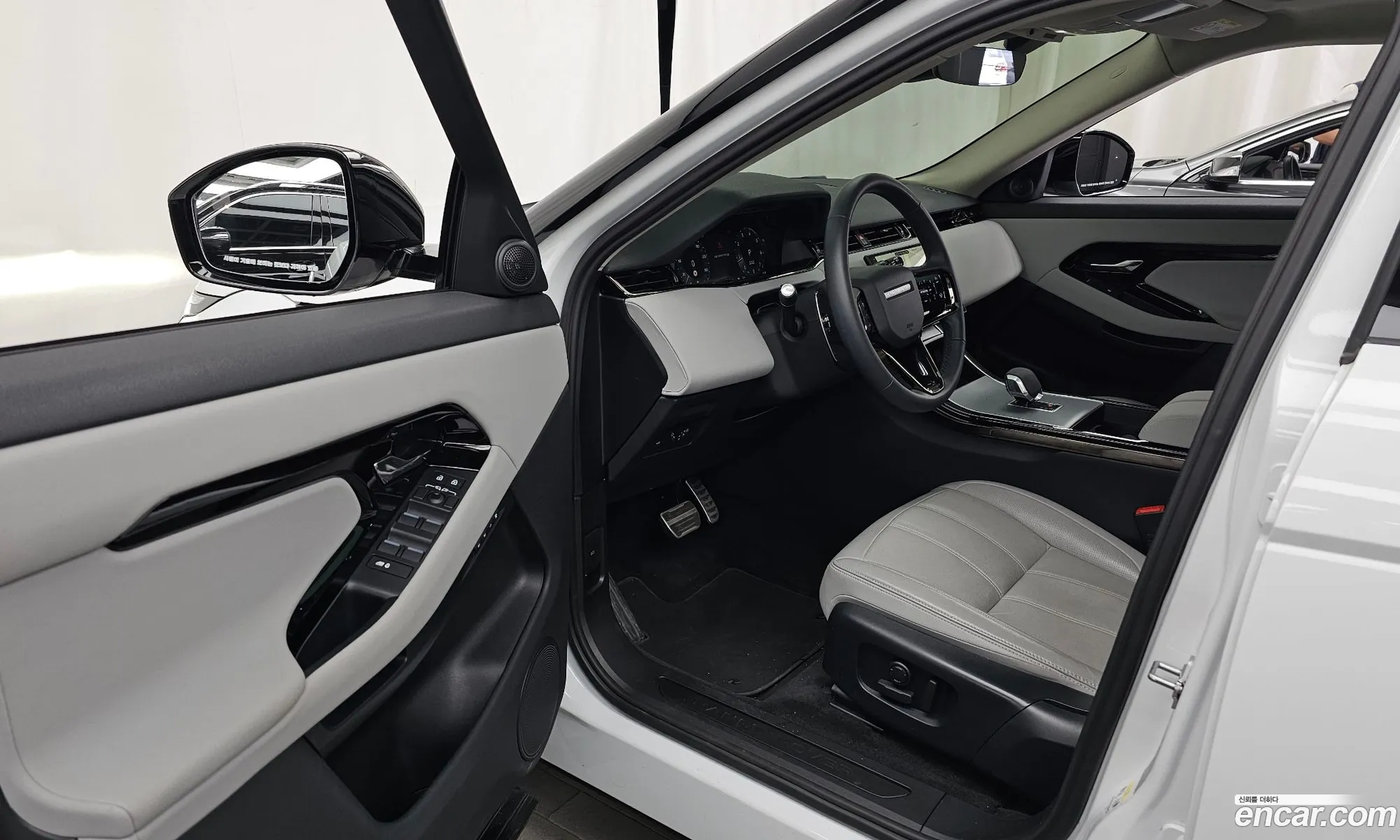 Land Rover Range Rover Evoque 2024 — 24
