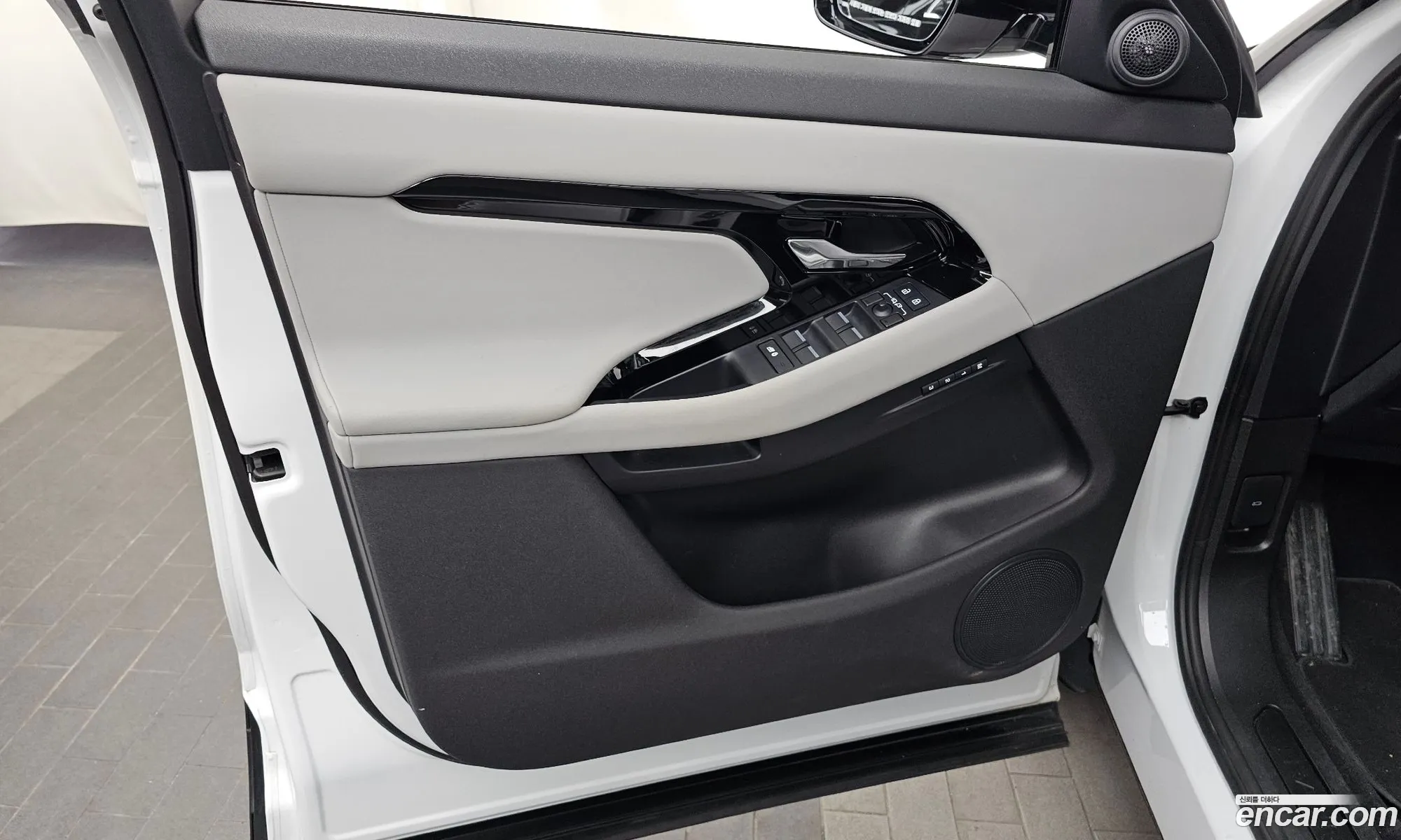 Land Rover Range Rover Evoque 2024 — 21