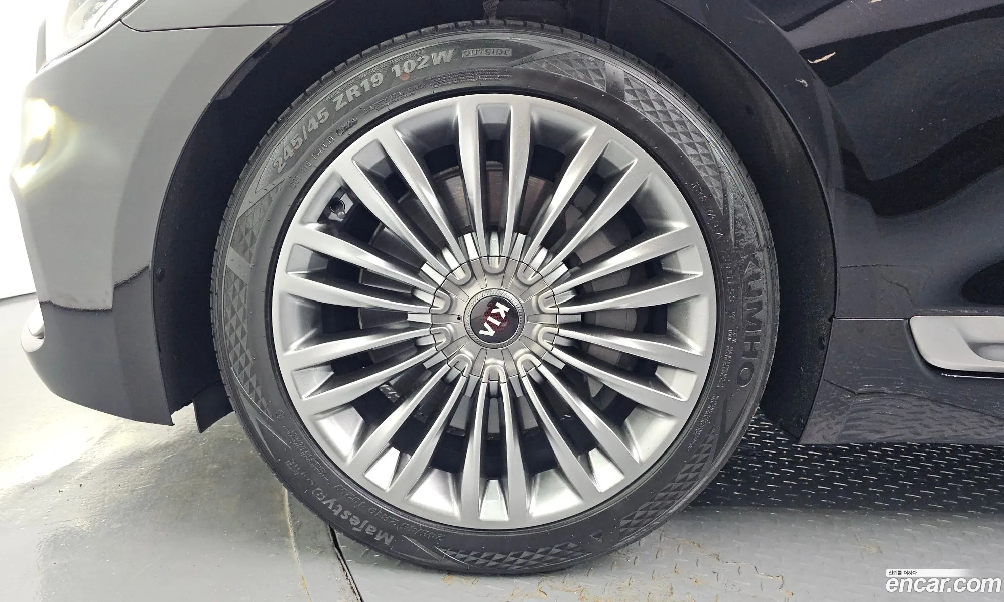 Kia The K9 2018 KNAS3418DKS001466 — 14