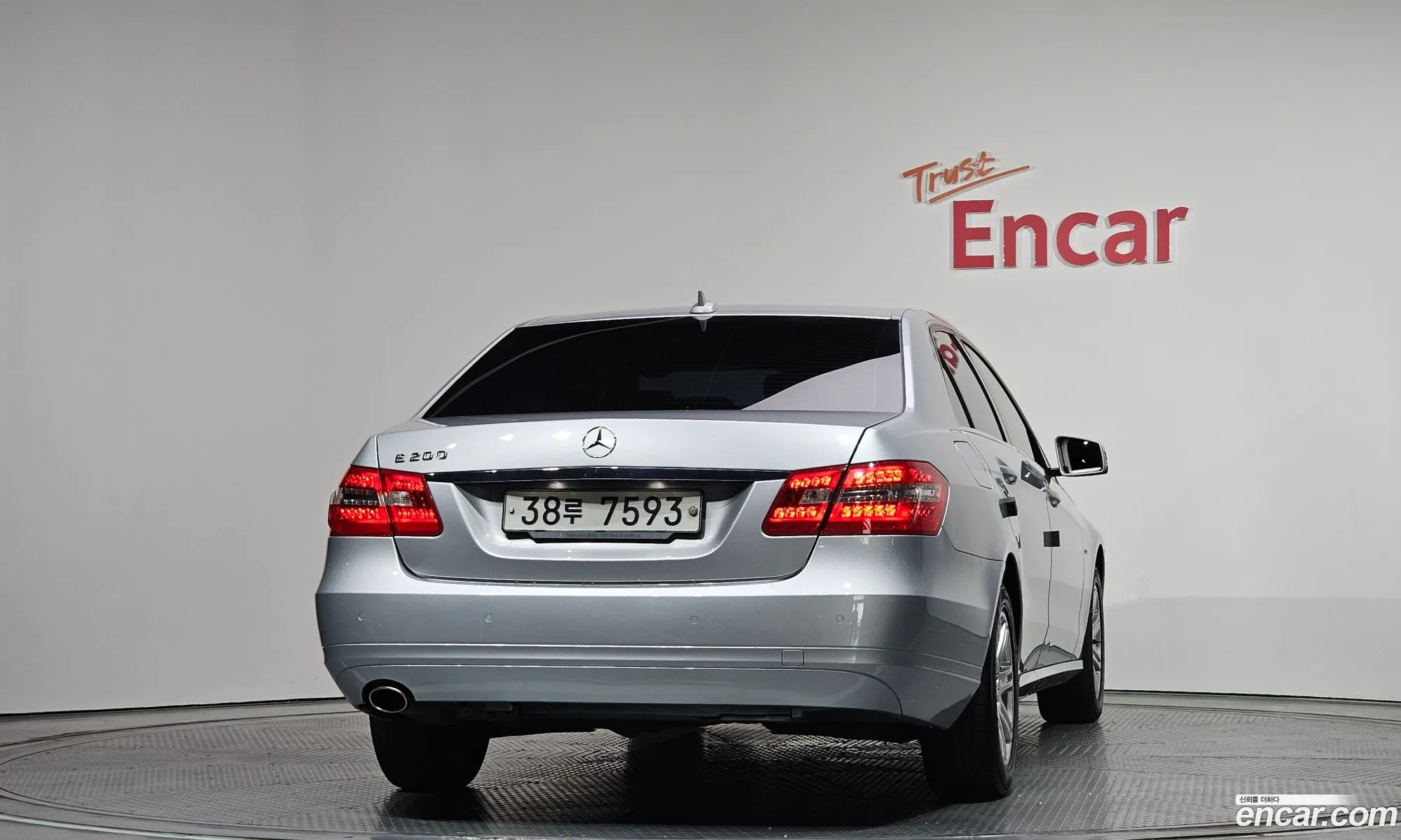 Mercedes-Benz E-Class W212 2012 WDDHF4JB6CA626519 — 29