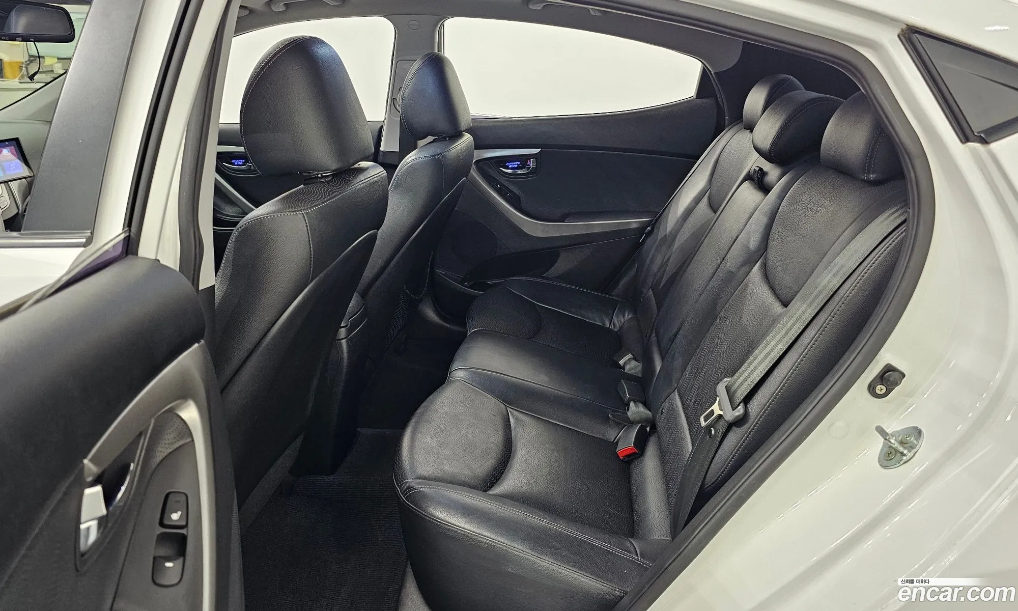 Hyundai Elantra MD 2012 KMHDH41DBCU599653 — 31
