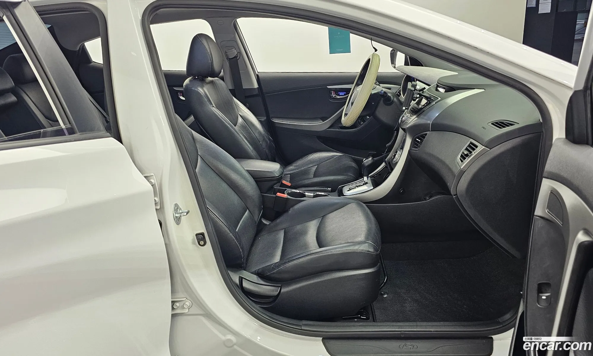 Hyundai Elantra MD 2012 KMHDH41DBCU599653 — 17