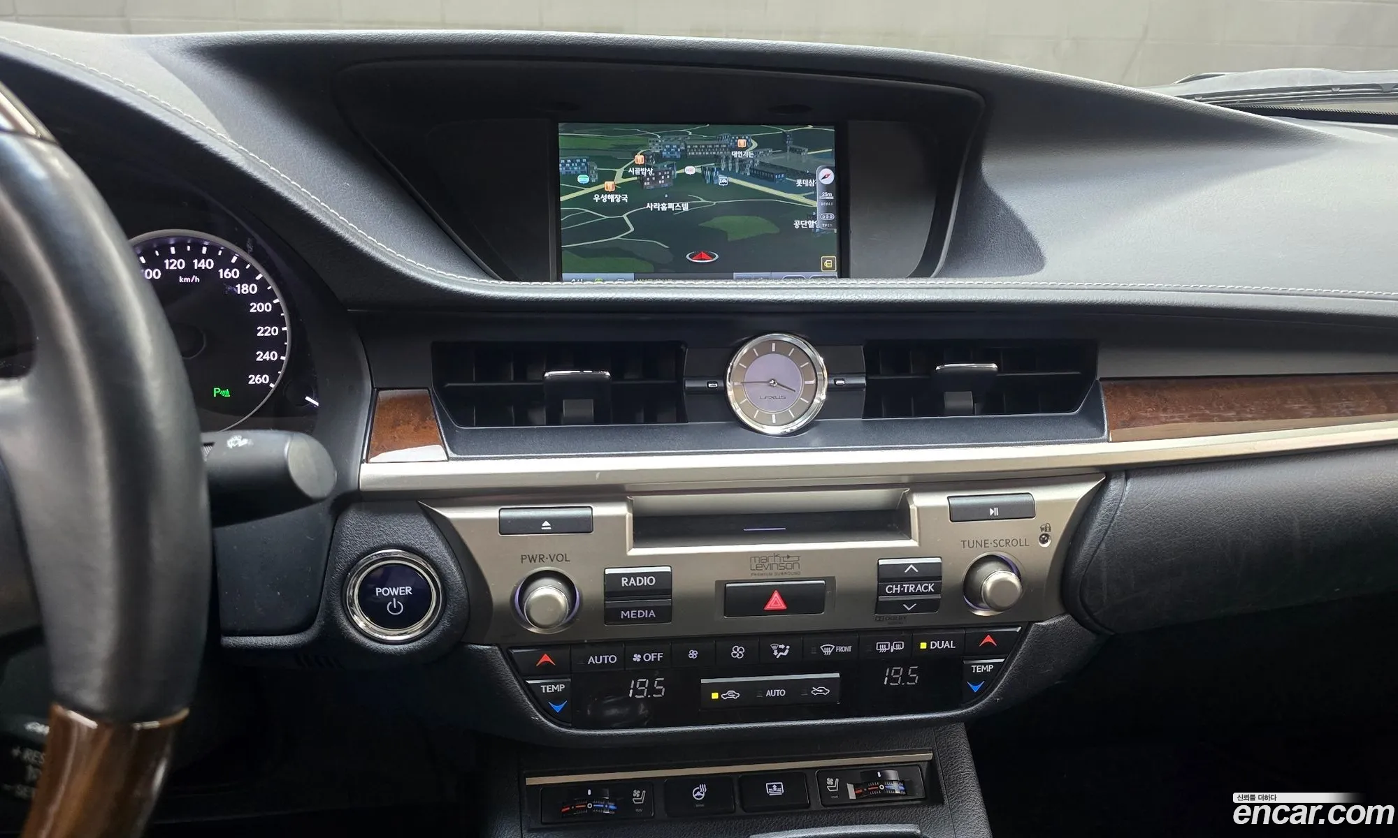 Lexus ES300h 2012 — 2