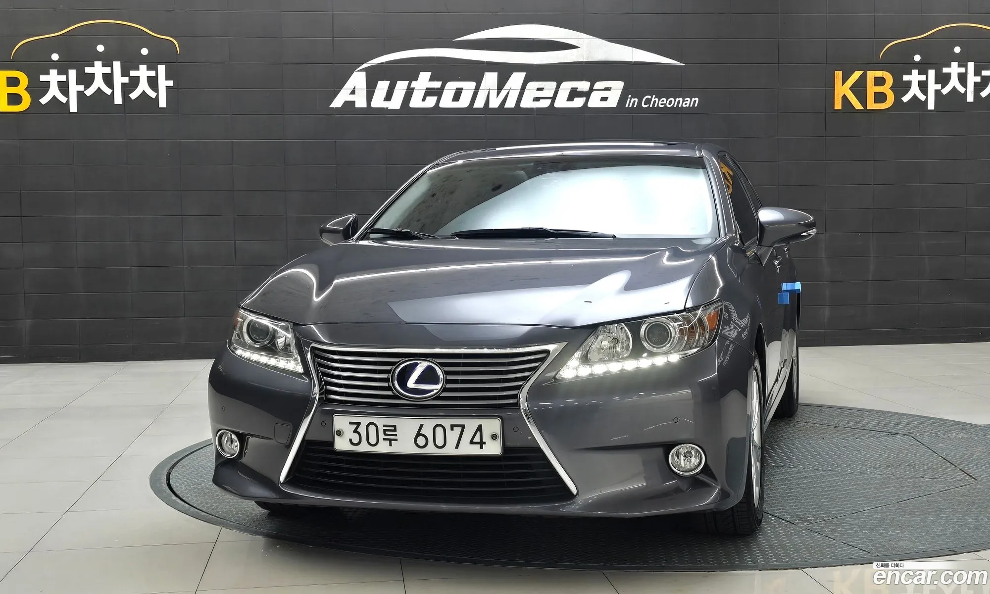 Lexus ES300h 2012 — 17