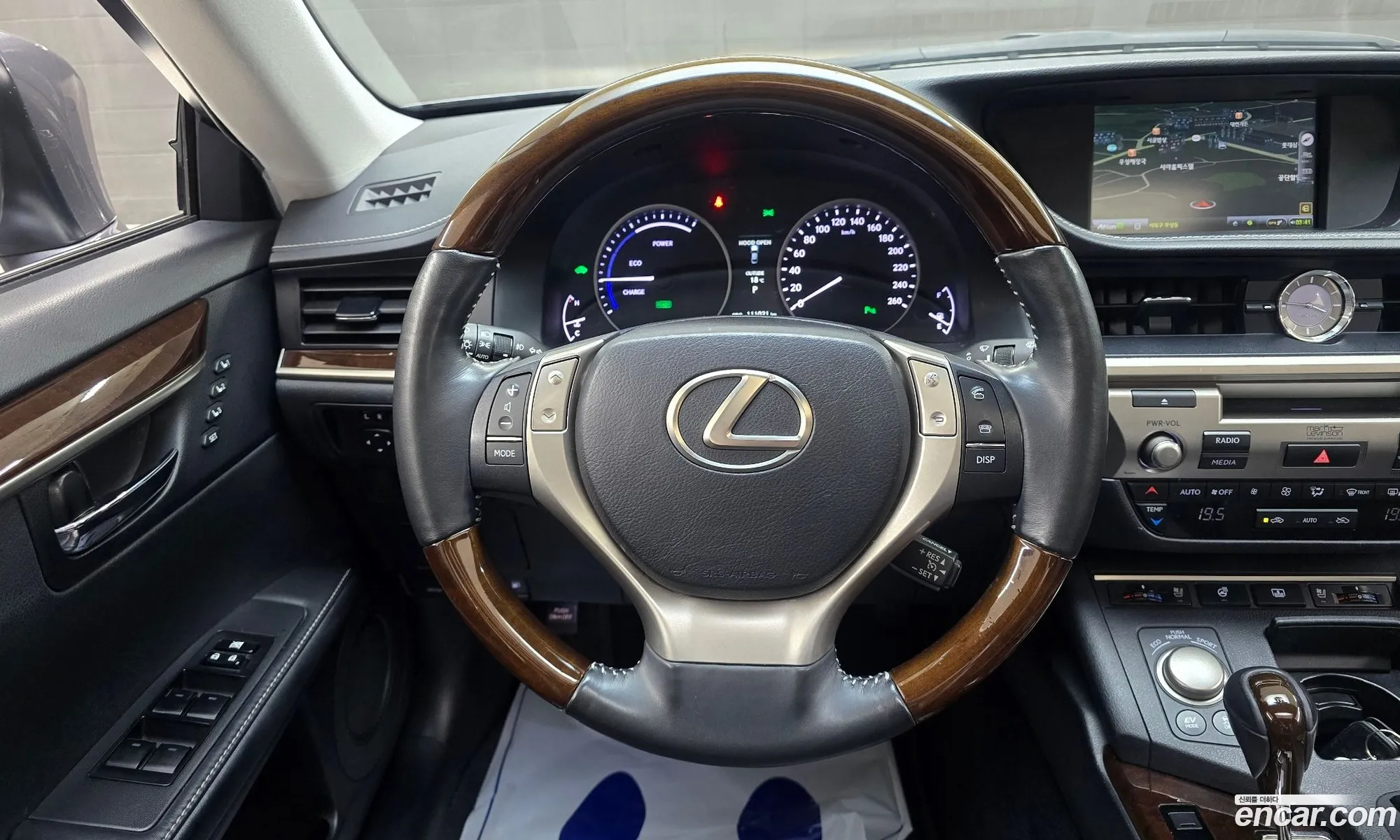 Lexus ES300h 2012 — 12