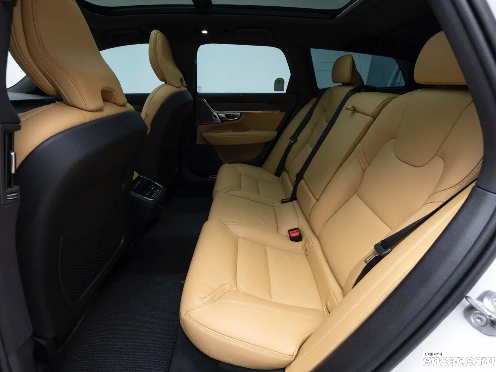 Volvo V90 Cross Country 2025 — 14