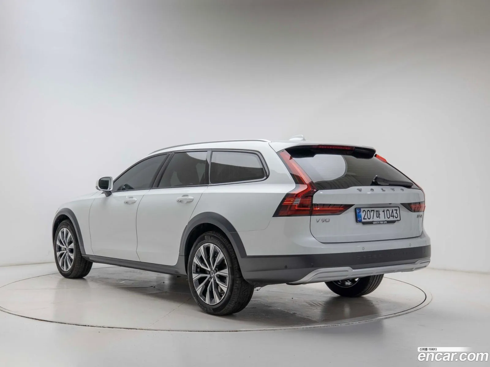 Volvo V90 Cross Country 2025 — 9