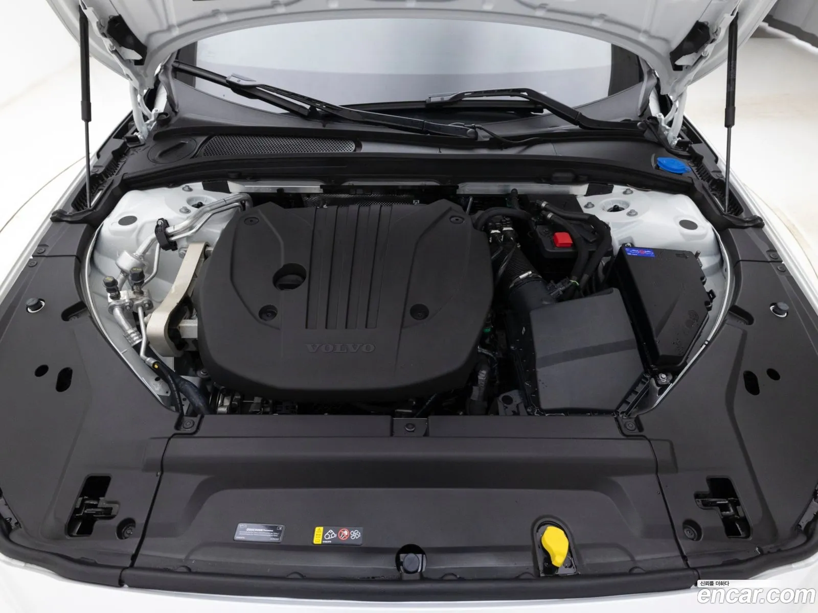 Volvo V90 Cross Country 2025 — 10