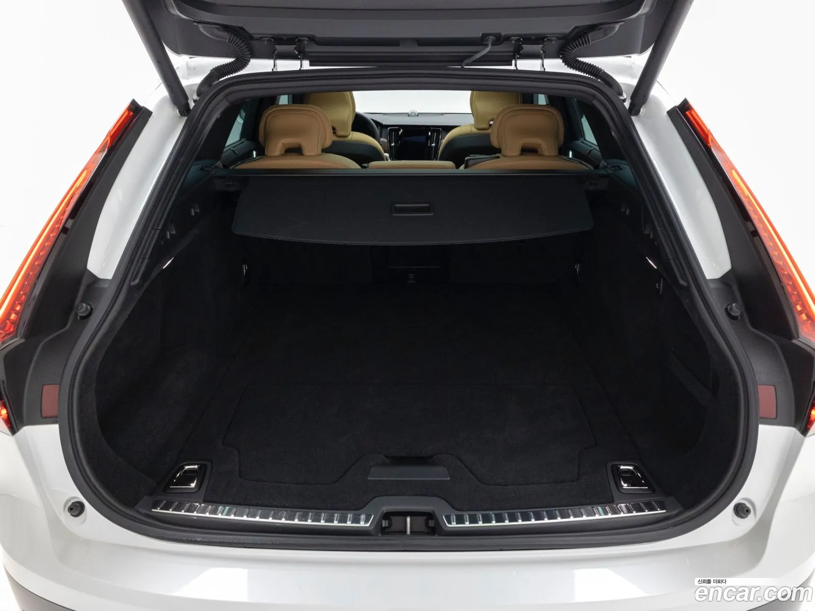 Volvo V90 Cross Country 2025 — 15