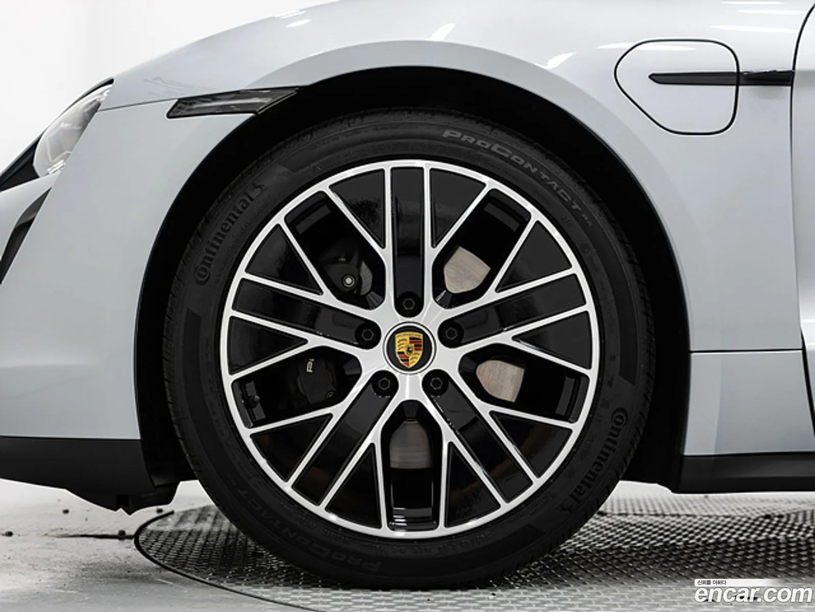 Porsche Taycan 2023 — 4