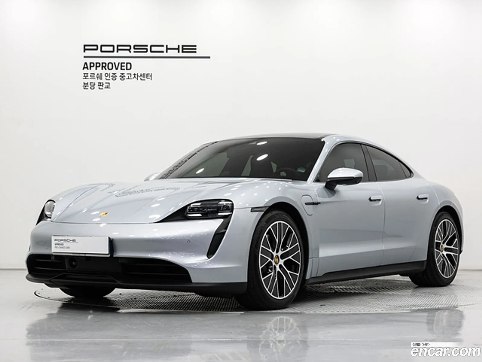 Porsche Taycan 2023 — 19