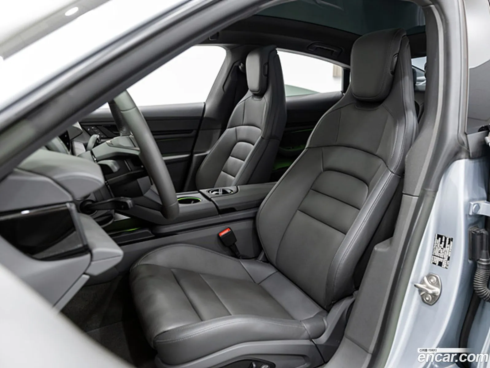 Porsche Taycan 2023 — 2