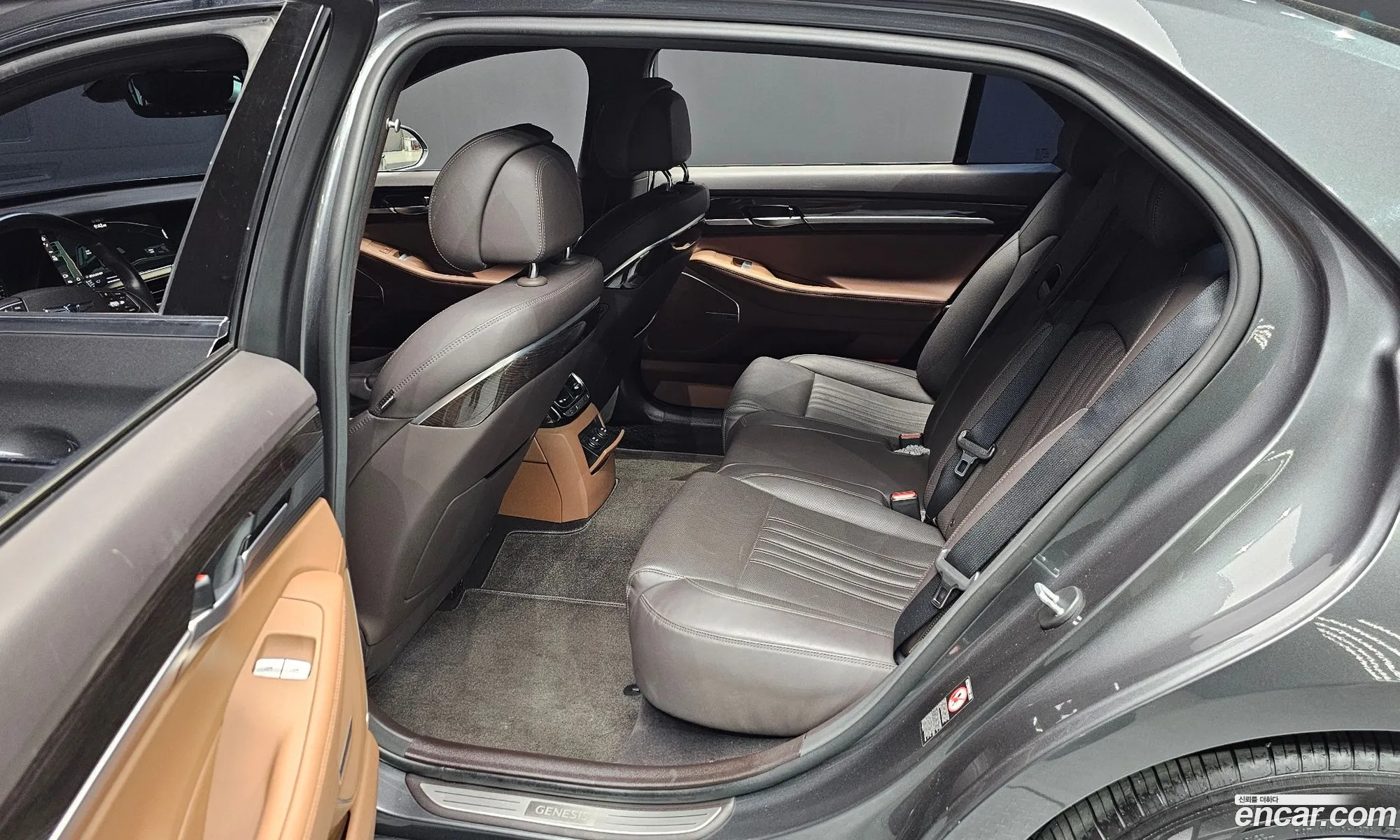 Genesis G90 2019 — 16
