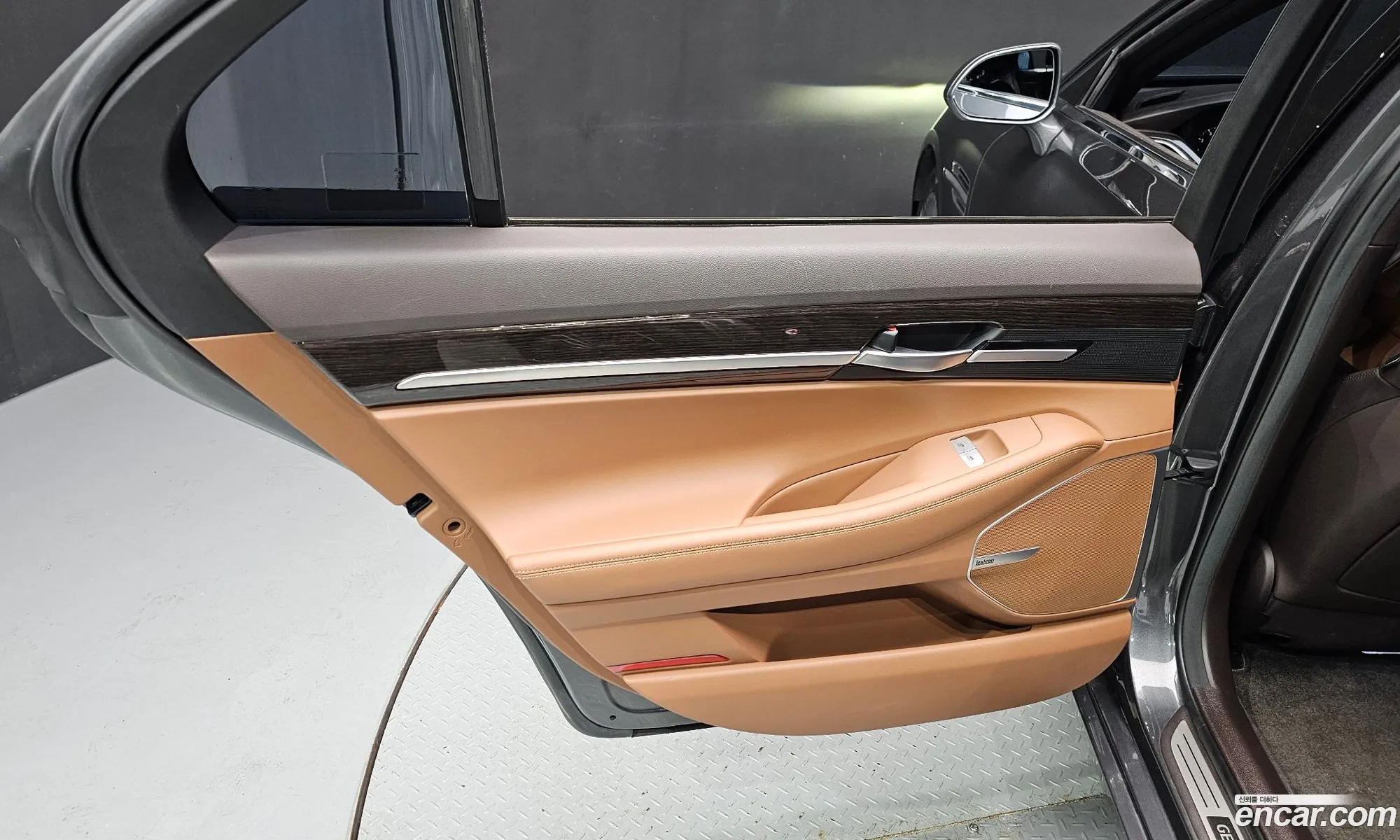 Genesis G90 2019 — 24