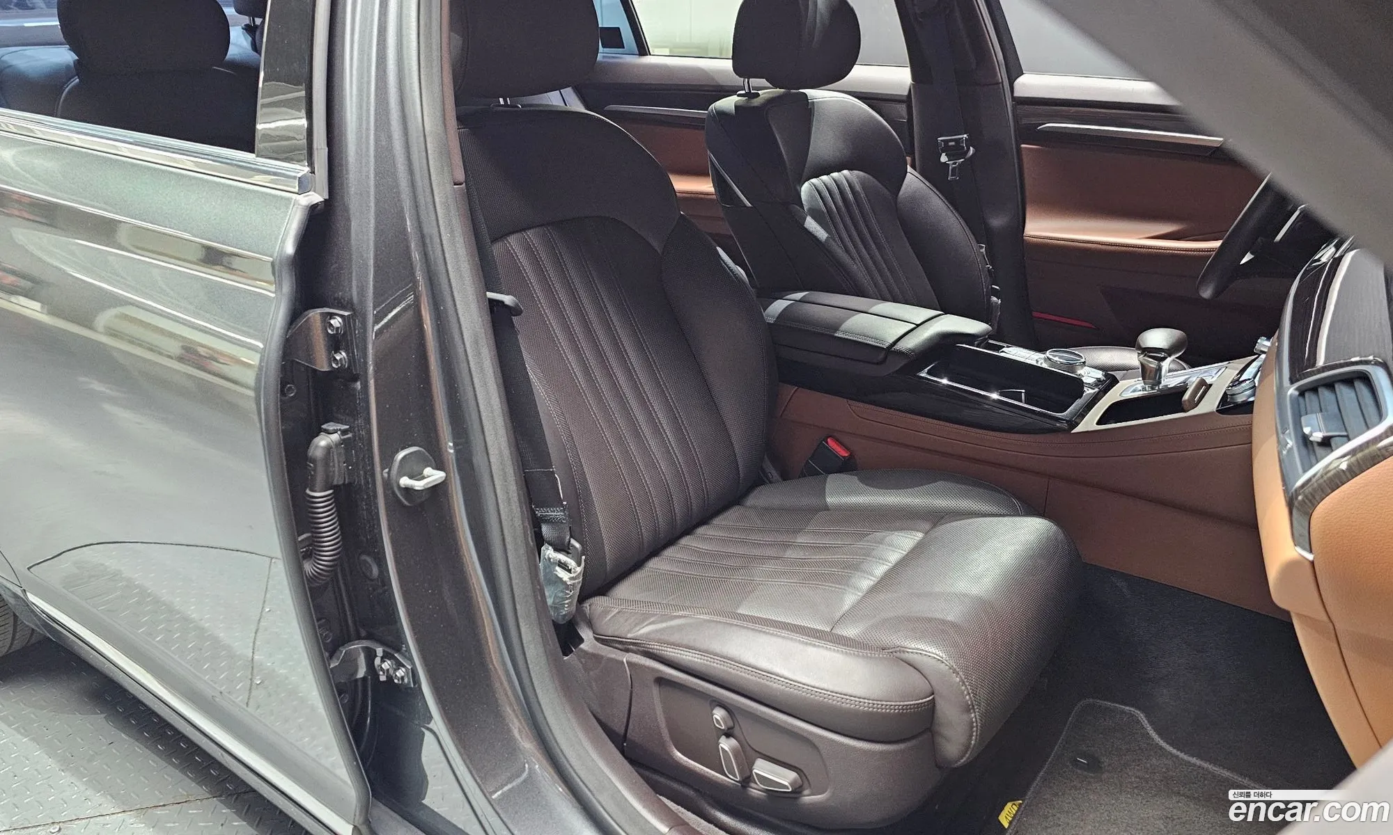 Genesis G90 2019 — 10